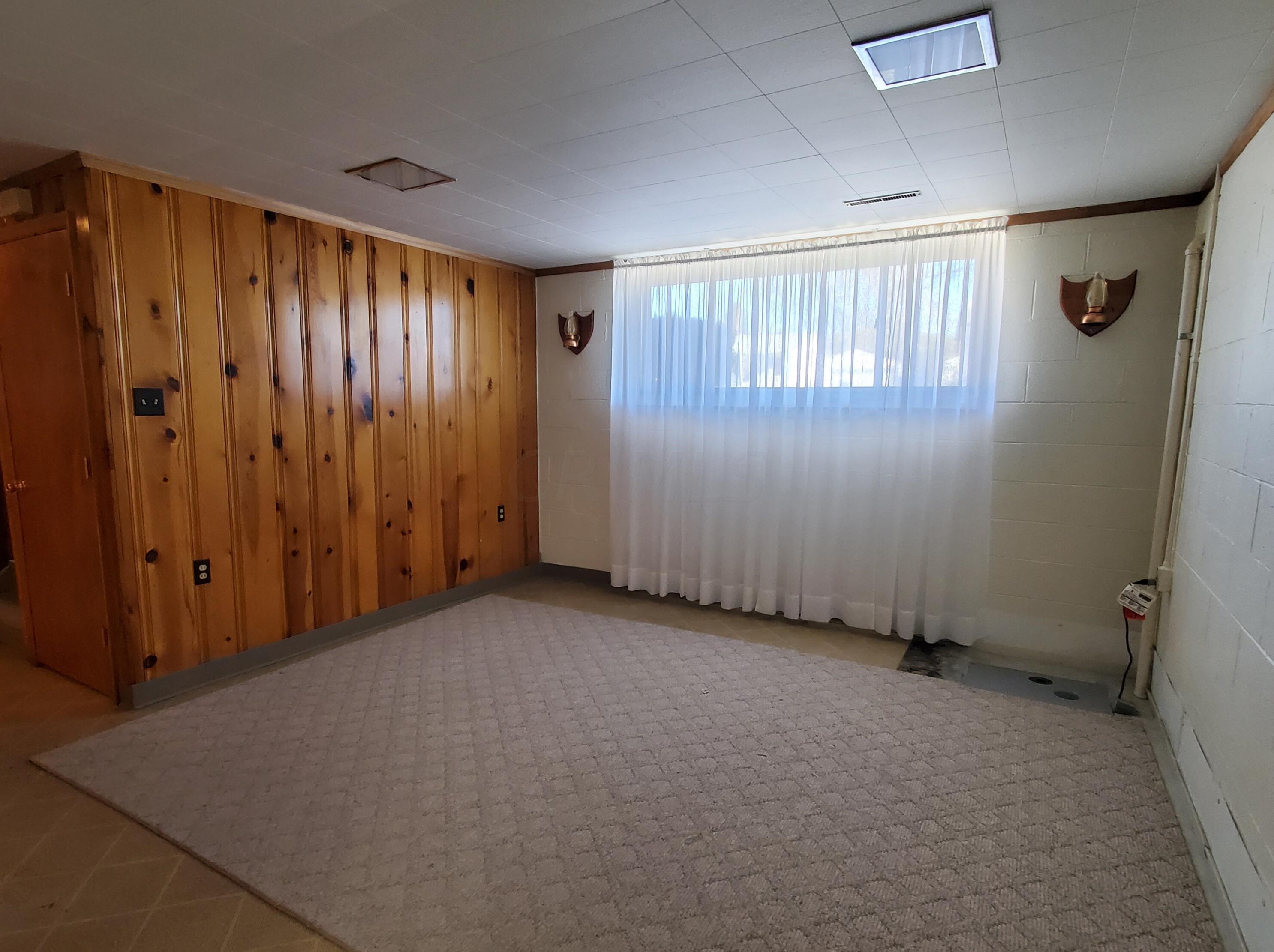 855 Harwood Dr, Columbus OH 43228-2958 exterior