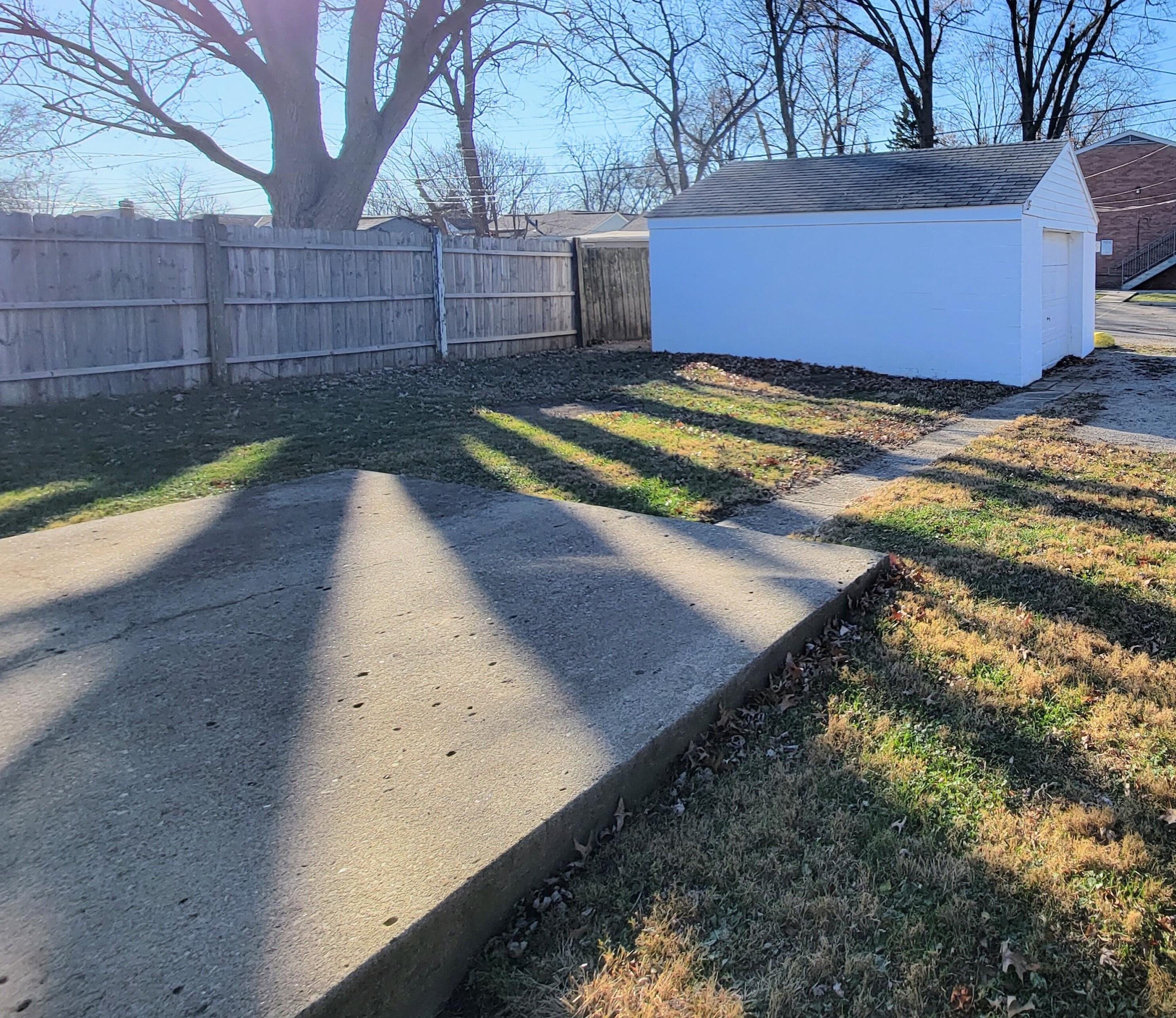 3049 Hiawatha St, Columbus OH  43224-4021 exterior