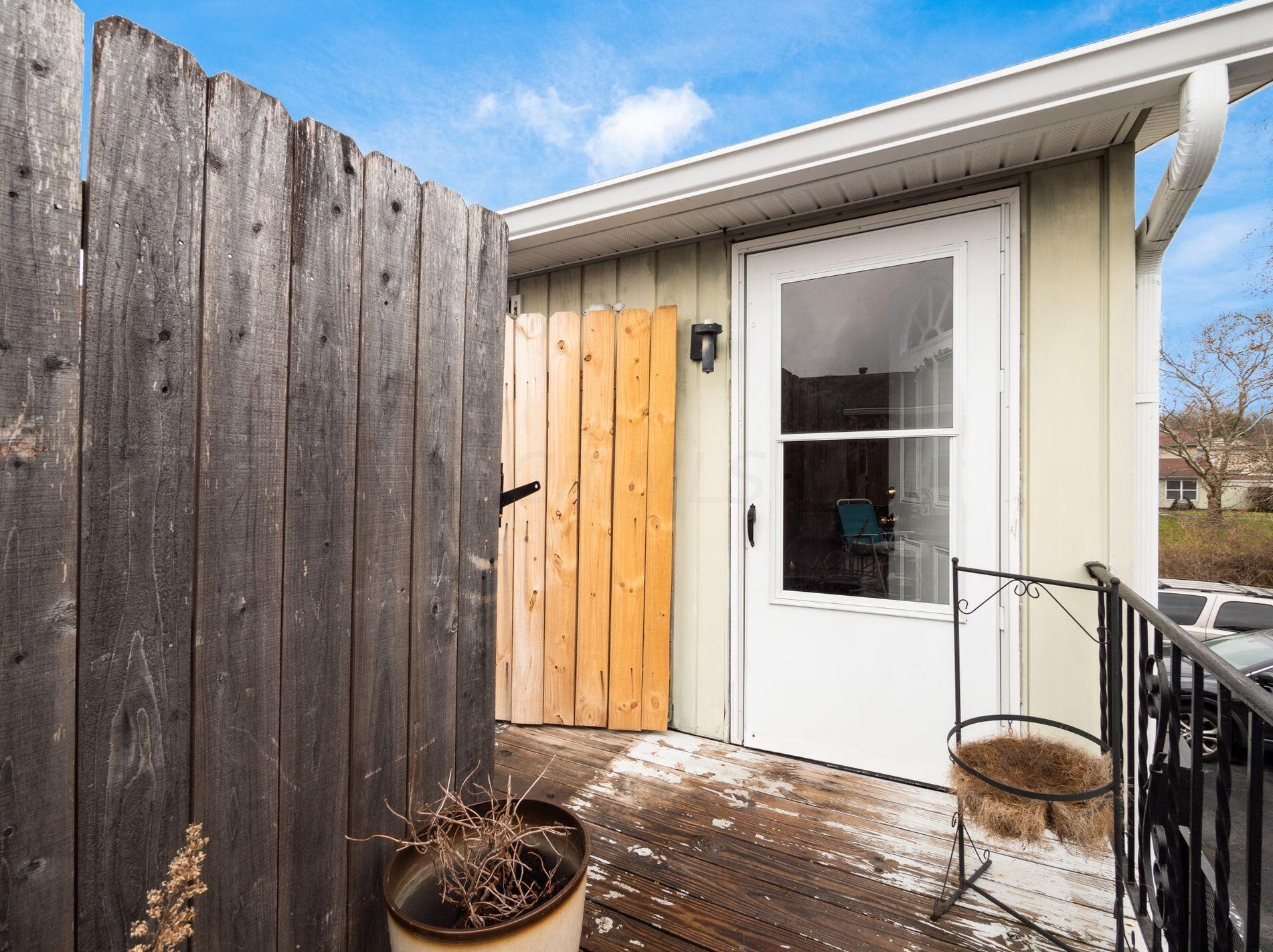 3830 Charbonnett Ct, Columbus OH 43232-4913 exterior