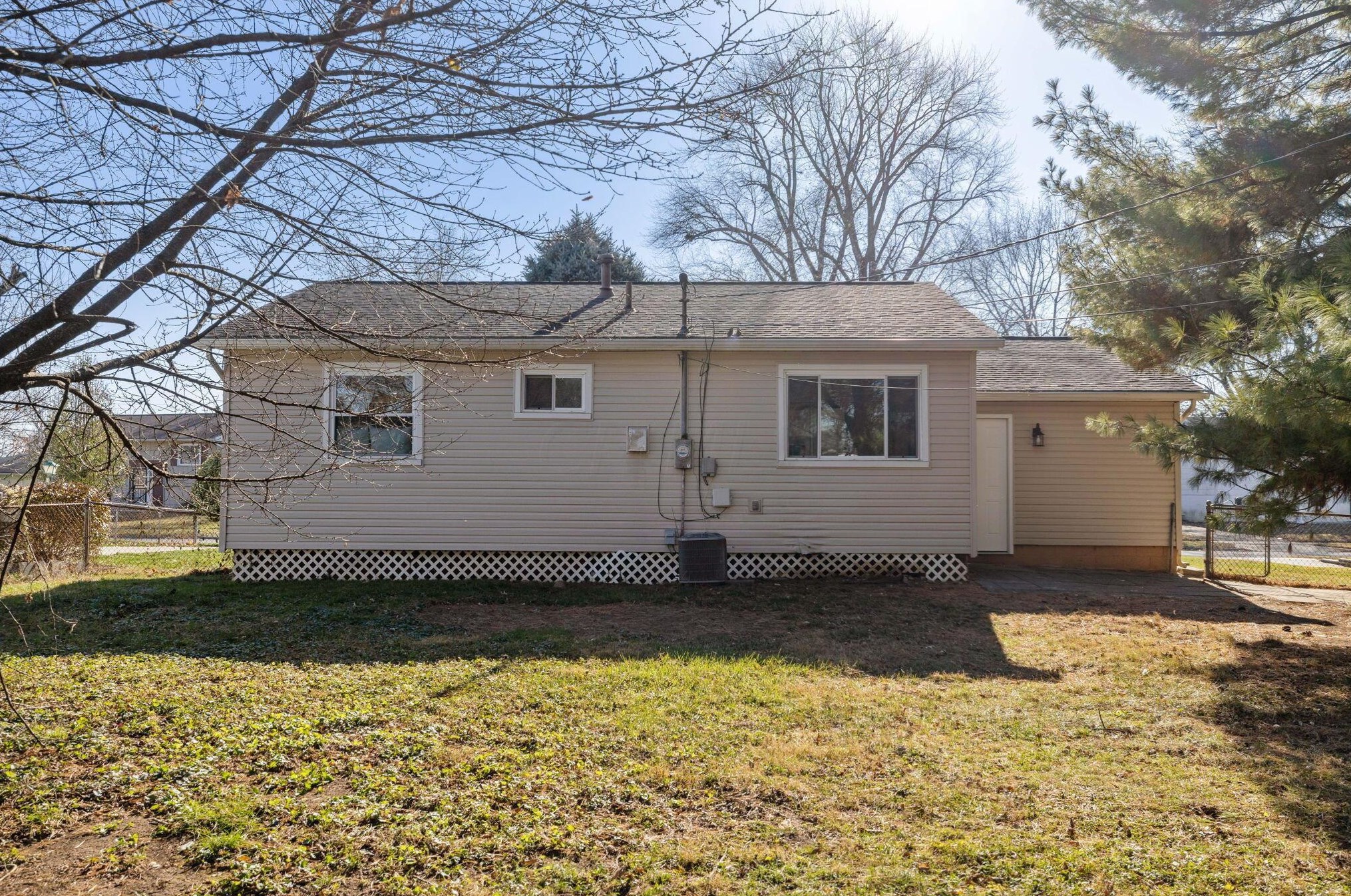 5166 Rutledge Dr, Columbus OH 43232-5853 exterior