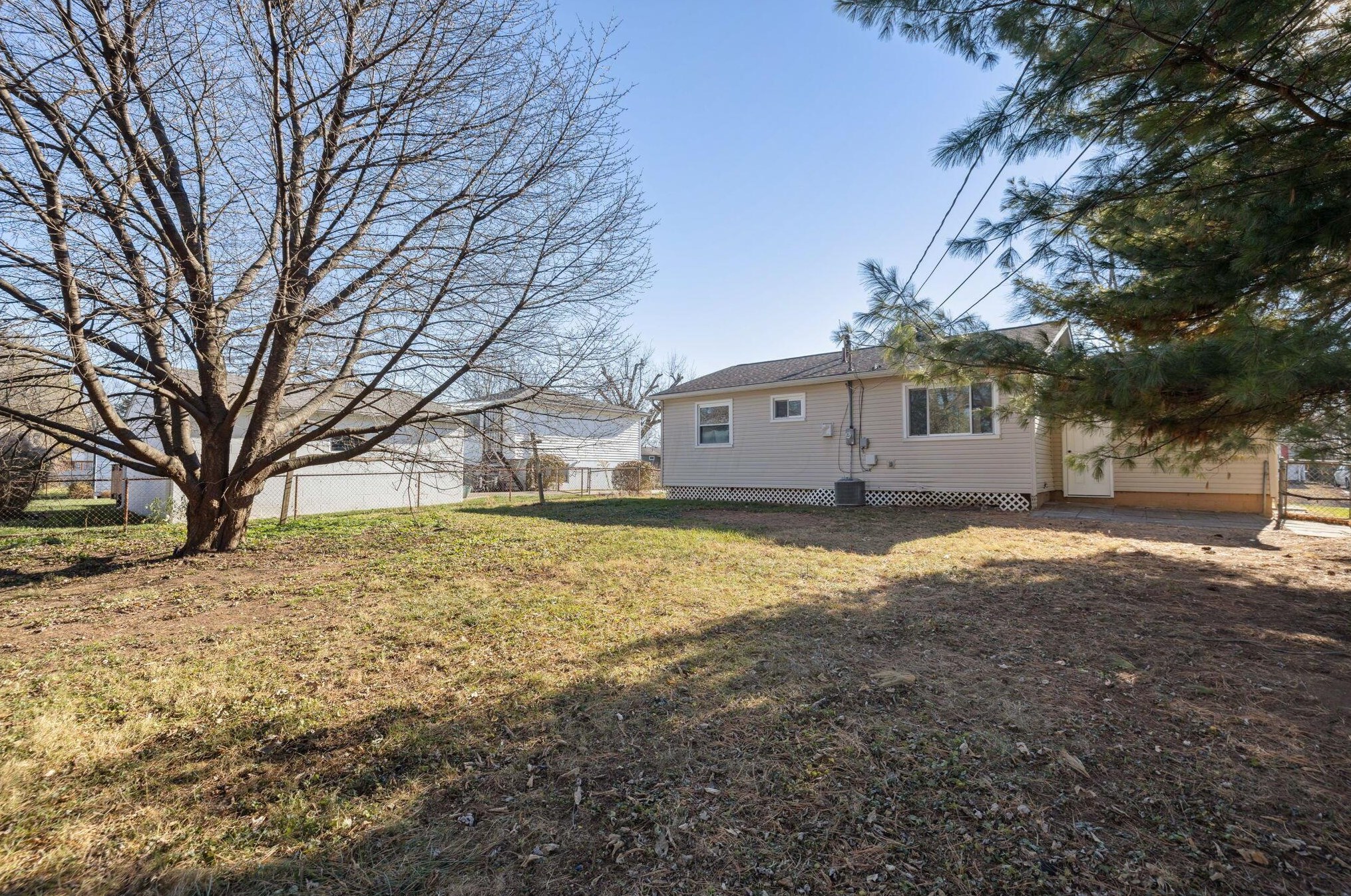 5166 Rutledge Dr, Columbus OH 43232-5853 exterior