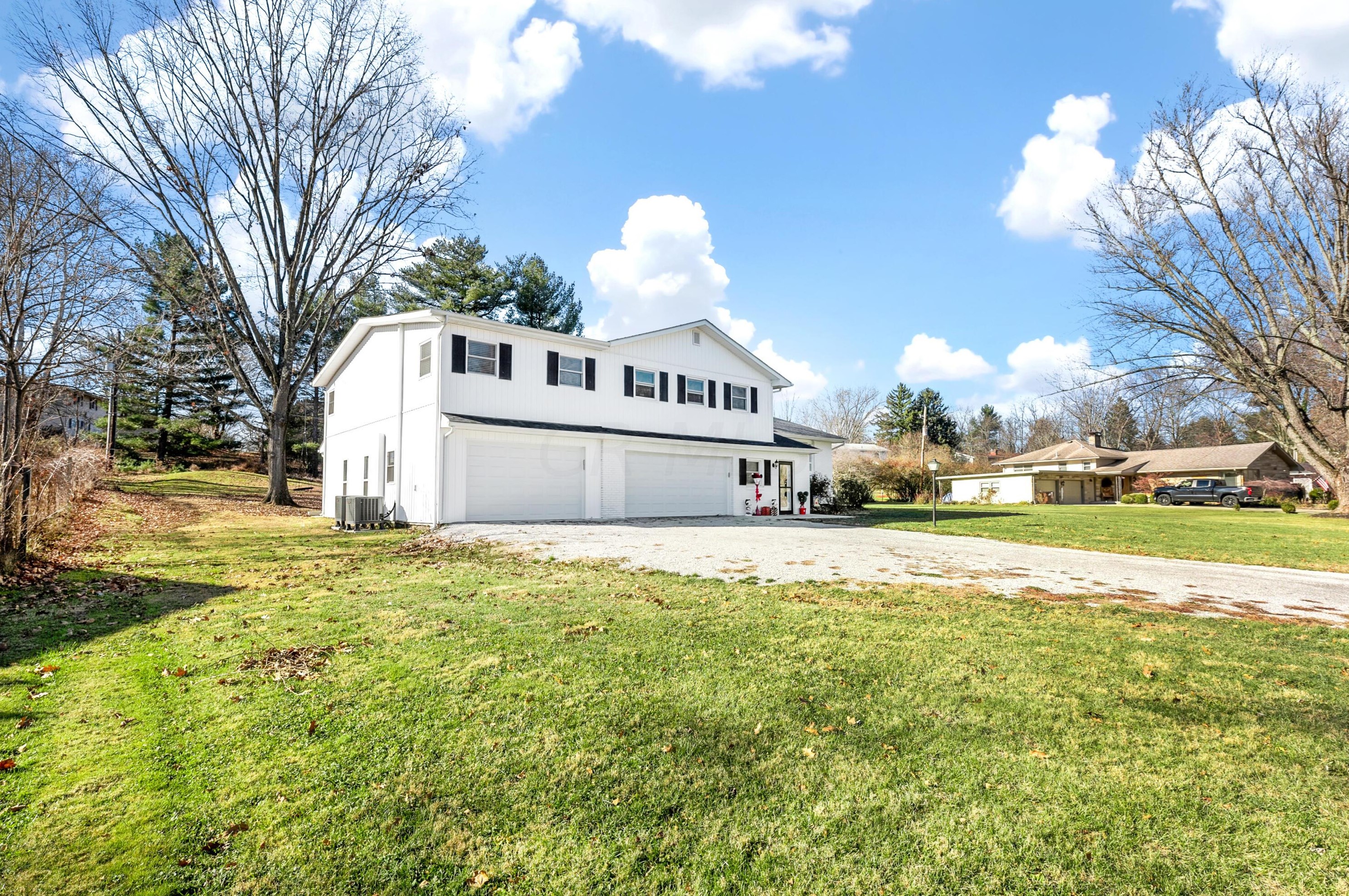 2103 Scenic Dr, Lancaster OH 43130-1163 exterior