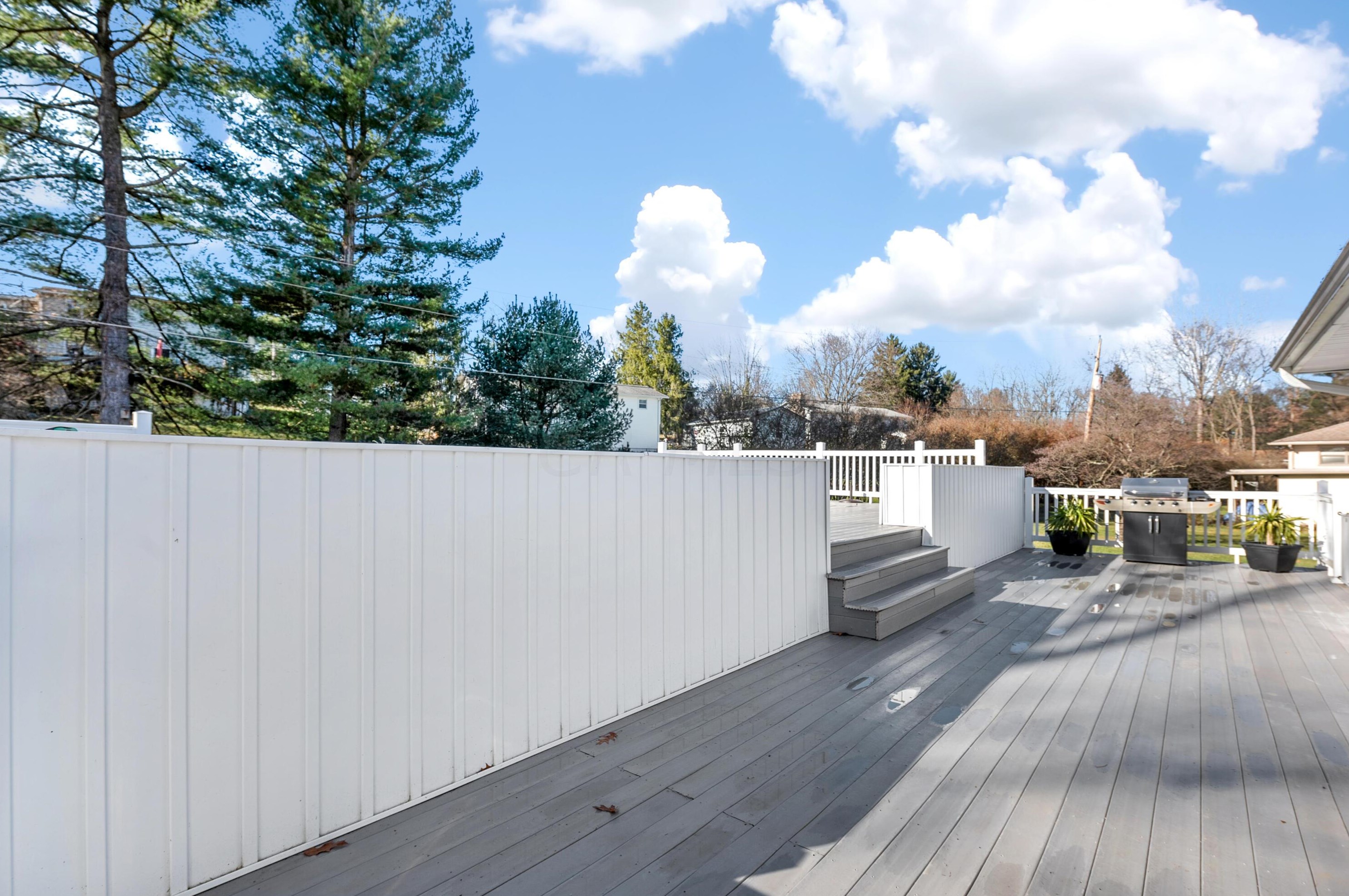 2103 Scenic Dr, Lancaster OH 43130-1163 exterior