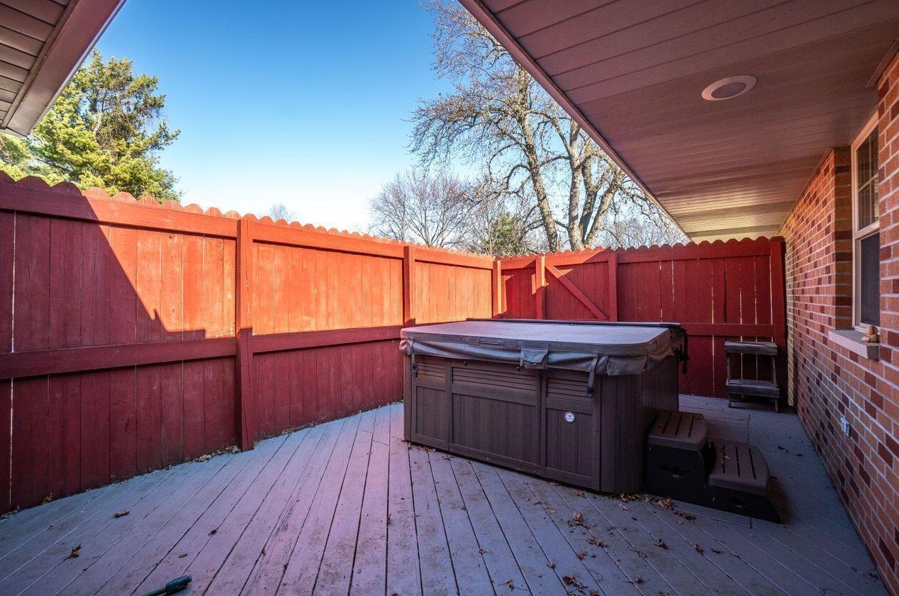 1810 Hague Ave, Columbus OH 43204-1619 exterior