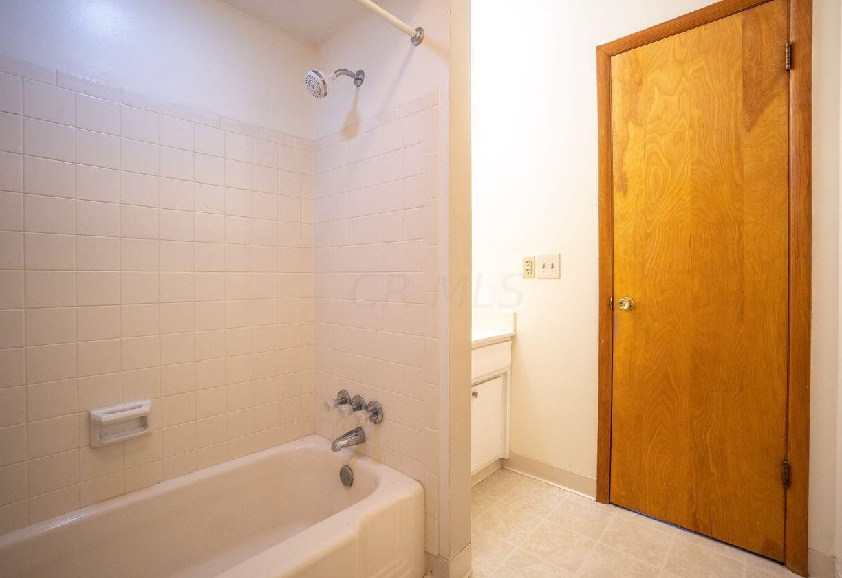 1810 Hague Ave, Columbus OH 43204-1619 exterior