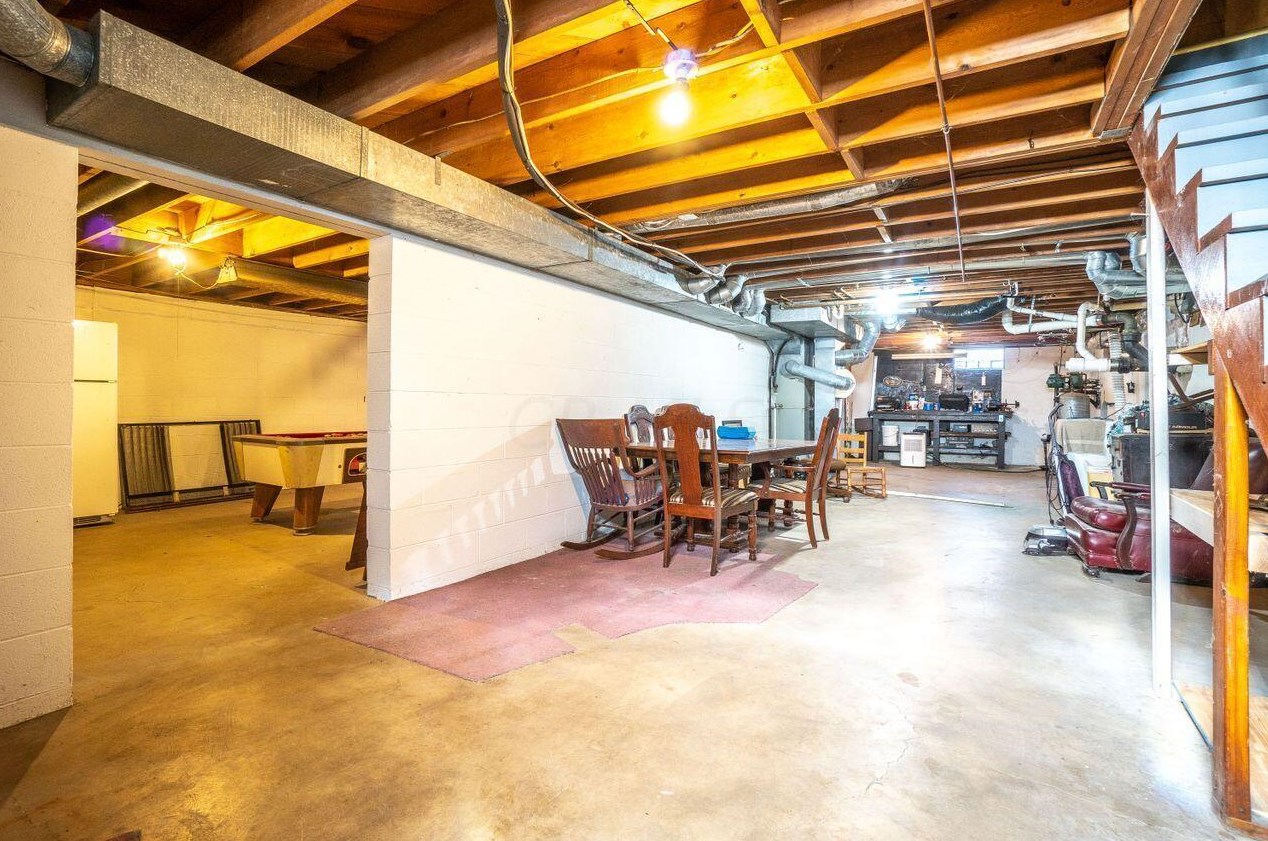 1810 Hague Ave, Columbus OH 43204-1619 exterior