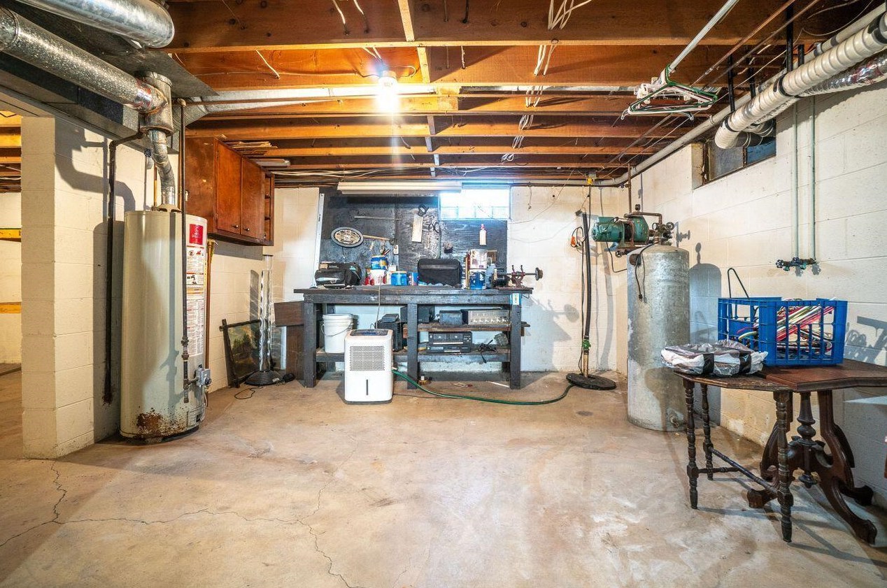 1810 Hague Ave, Columbus OH 43204-1619 exterior