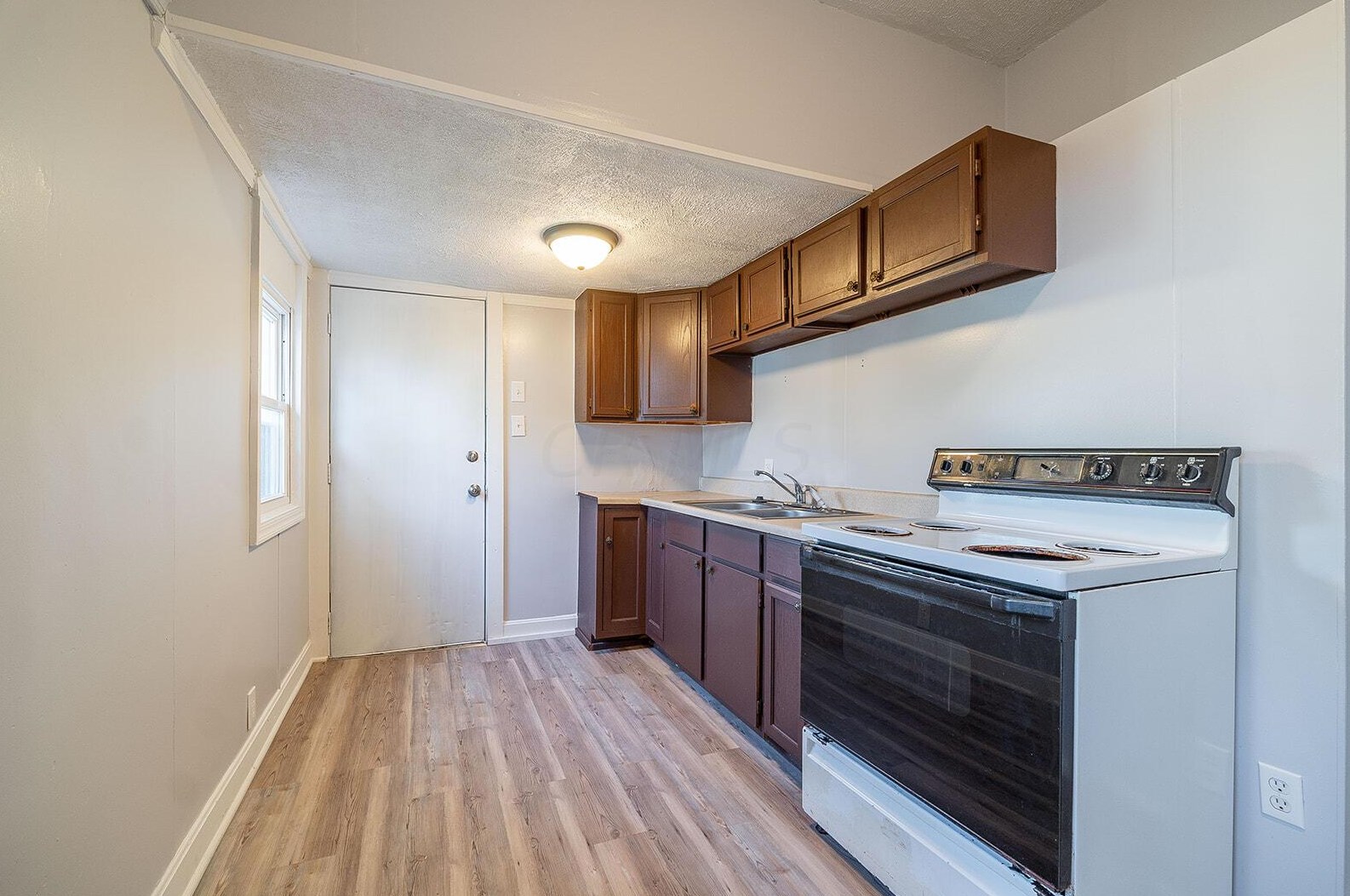 2818 10th Ave, Columbus OH  43219-3745 exterior