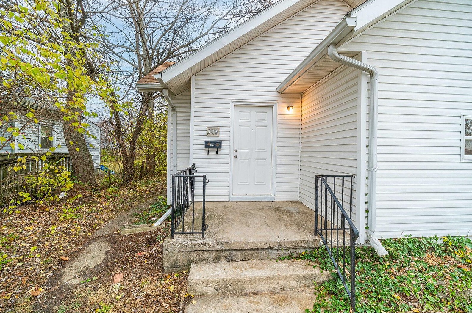 2818 10th Ave, Columbus OH  43219-3745 exterior