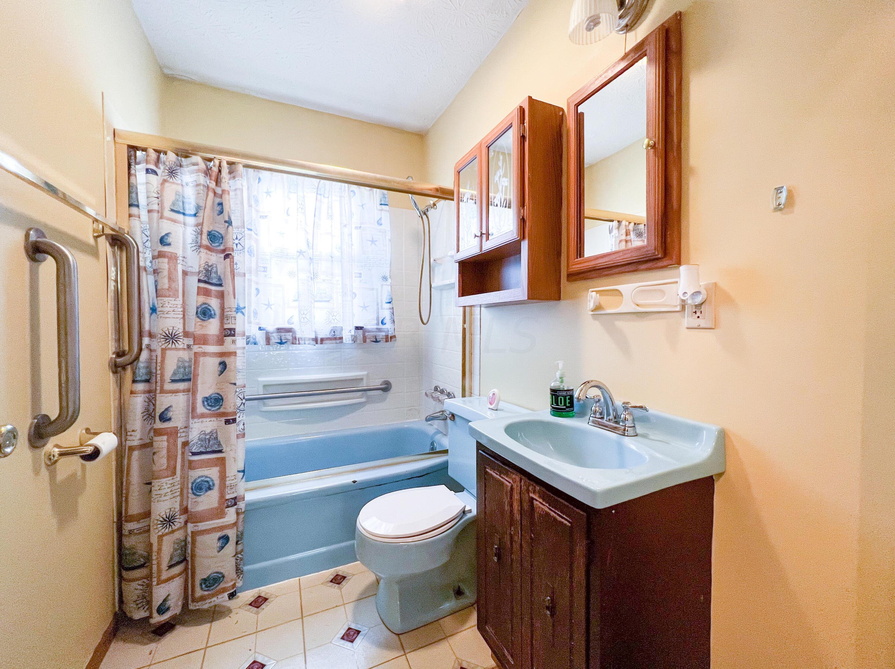 2089 Argyle Dr, Columbus OH 43219-1117 exterior