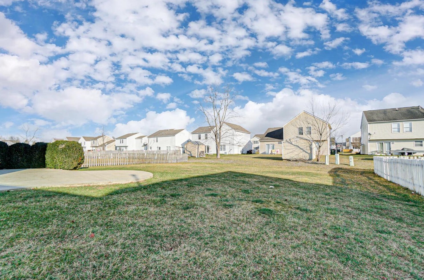 94 Richard Ave, Ashville OH  43103-9000 exterior