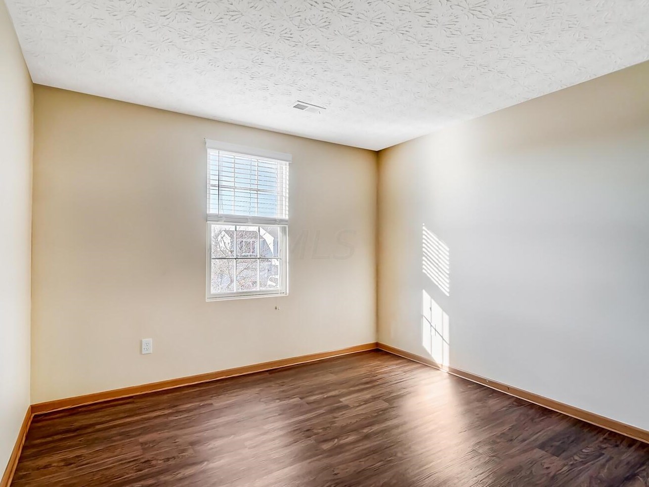 94 Richard Ave, Ashville OH  43103-9000 exterior