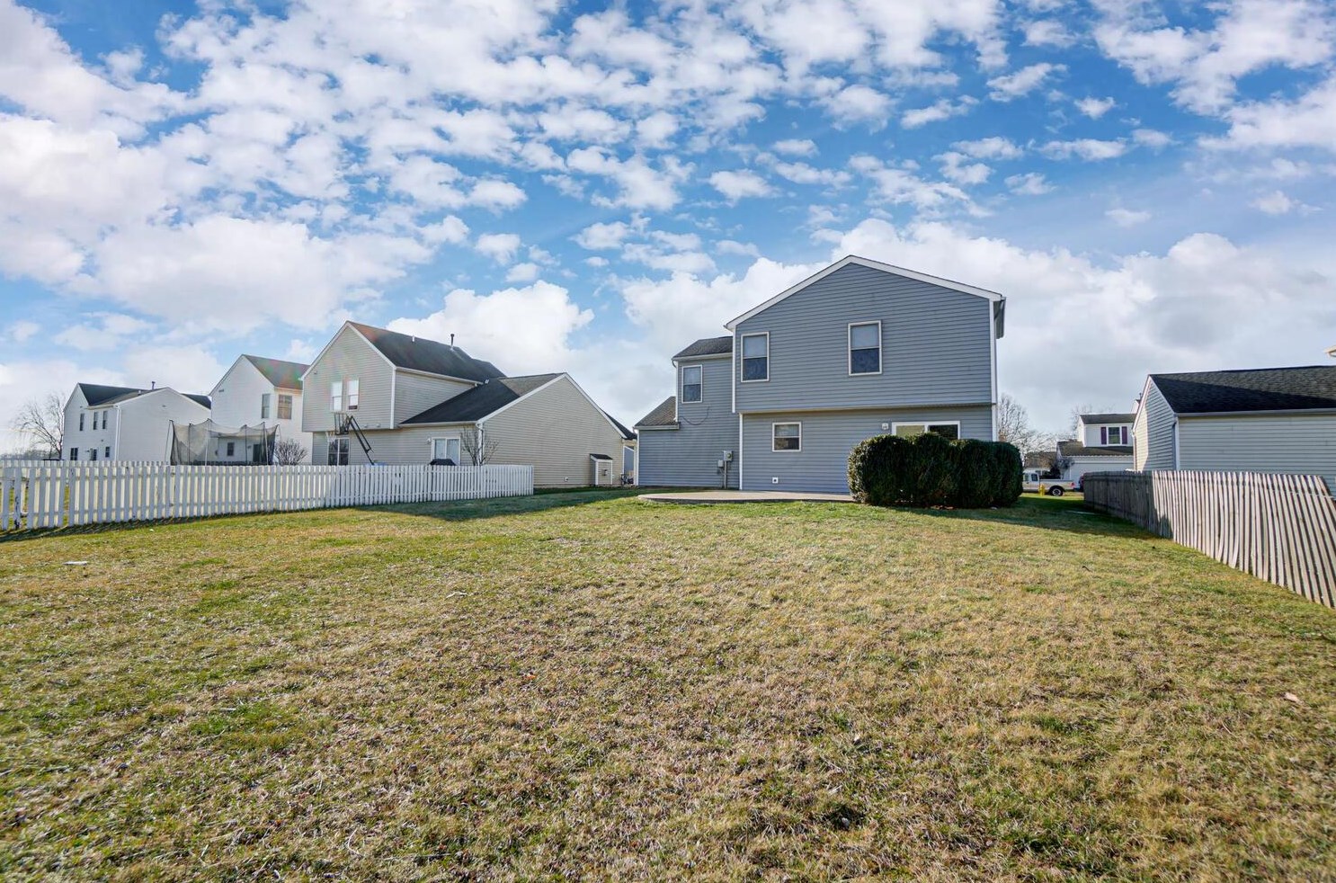 94 Richard Ave, Ashville OH  43103-9000 exterior