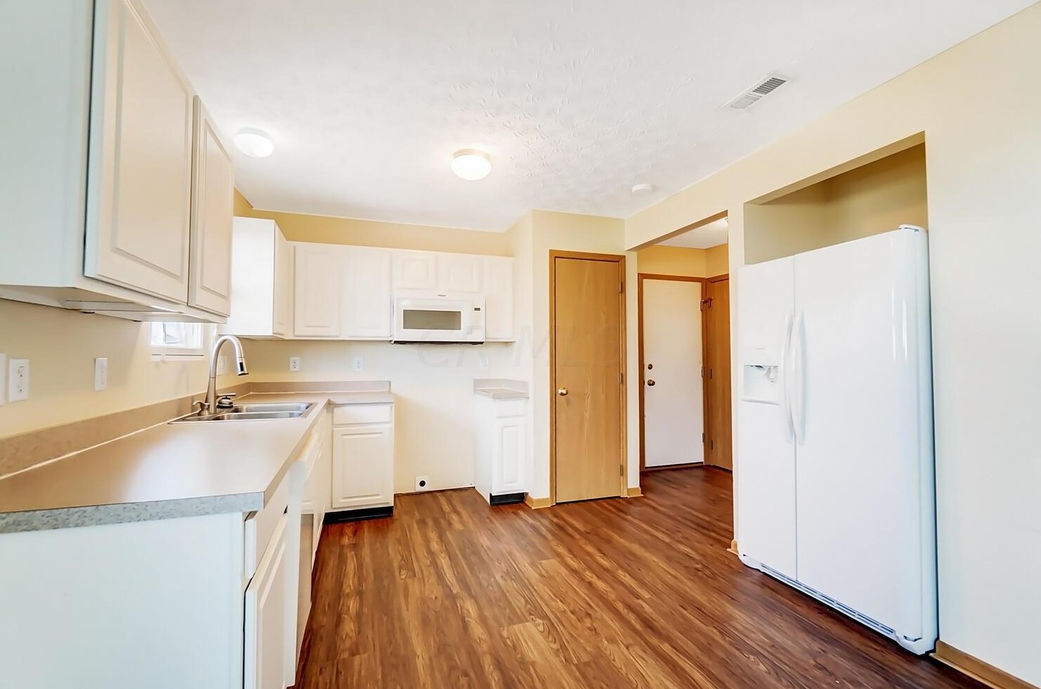 94 Richard Ave, Ashville OH  43103-9000 exterior