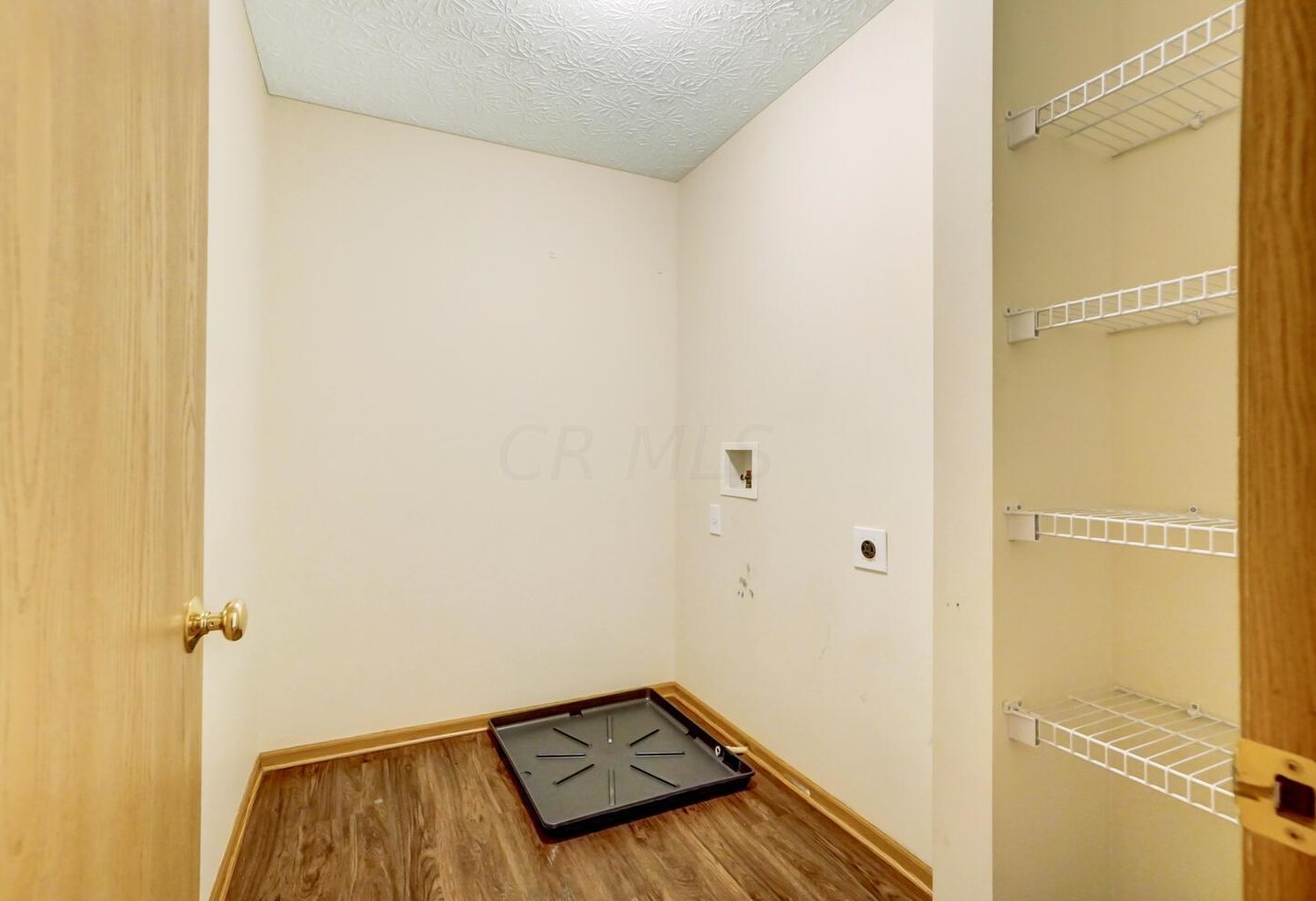 94 Richard Ave, Ashville OH  43103-9000 exterior