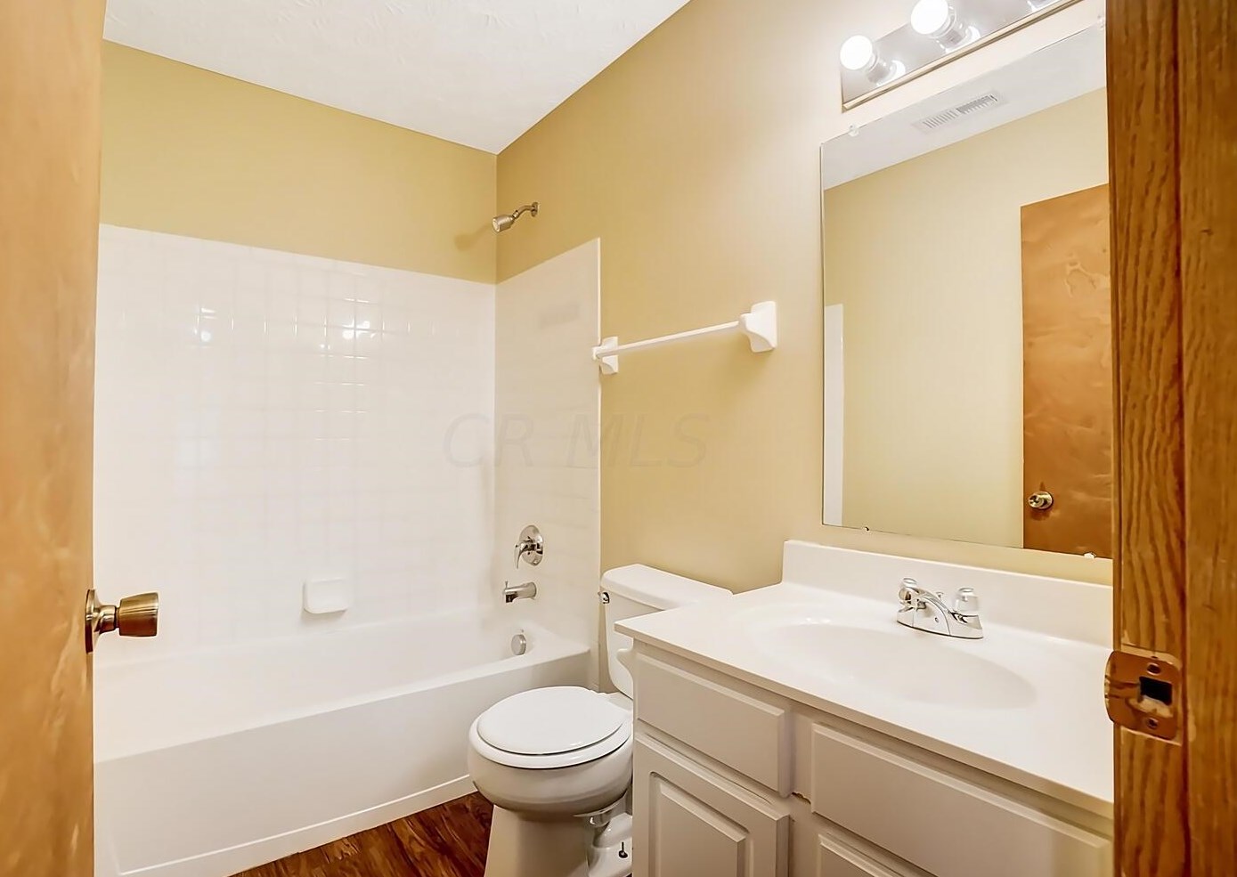 94 Richard Ave, Ashville OH  43103-9000 exterior