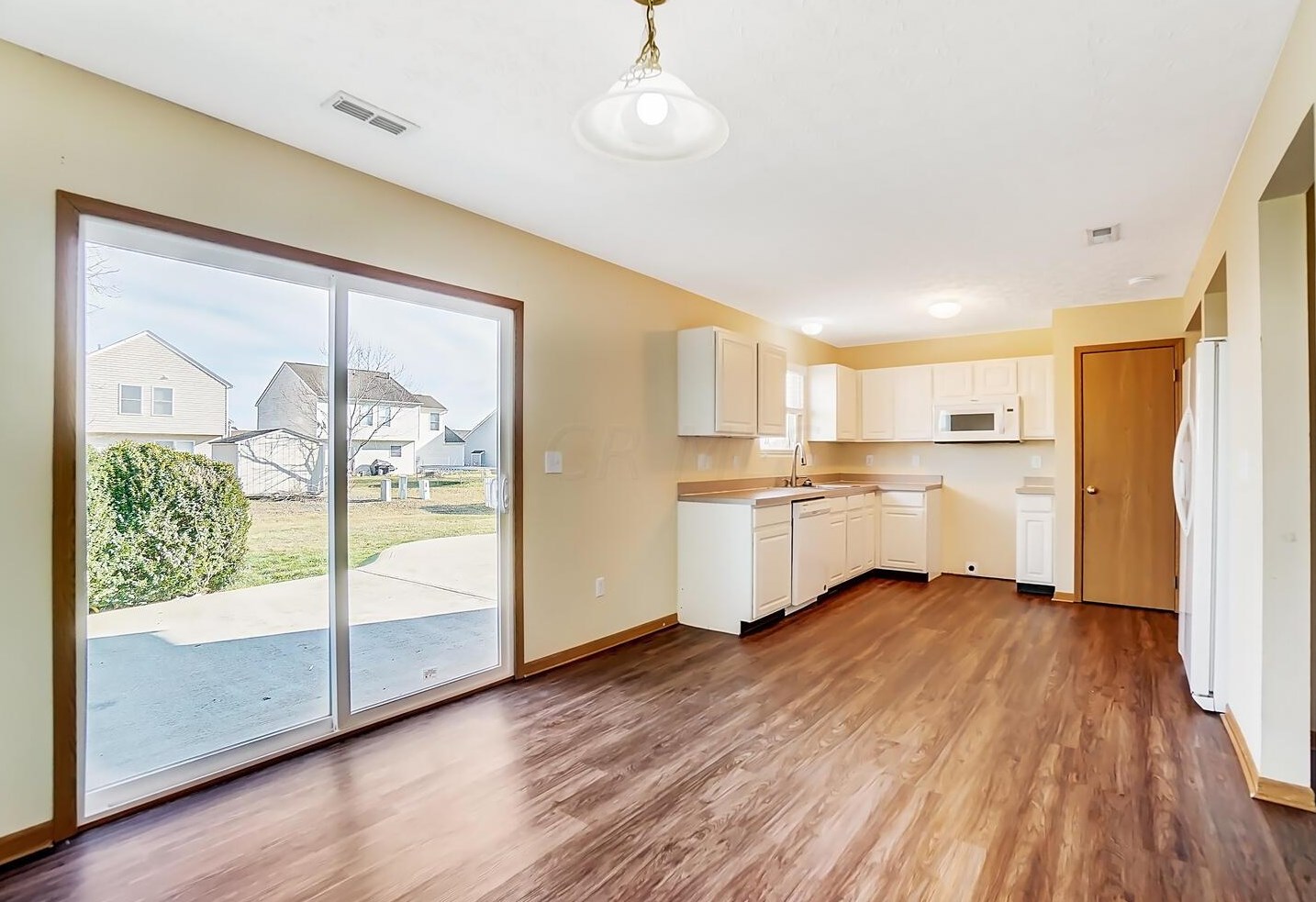 94 Richard Ave, Ashville OH  43103-9000 exterior