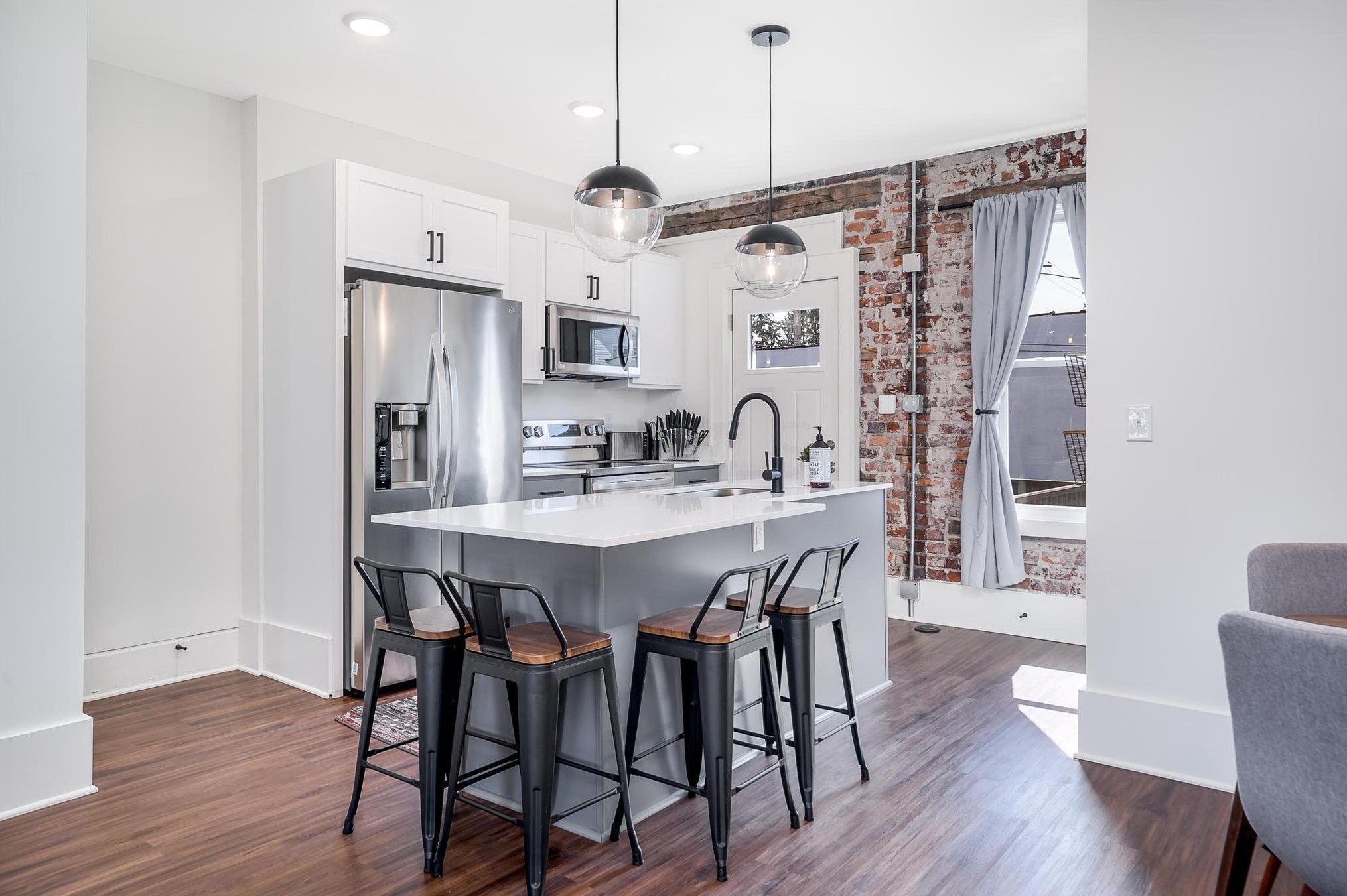 1296 Parsons Ave, Columbus OH 43206-3640 exterior