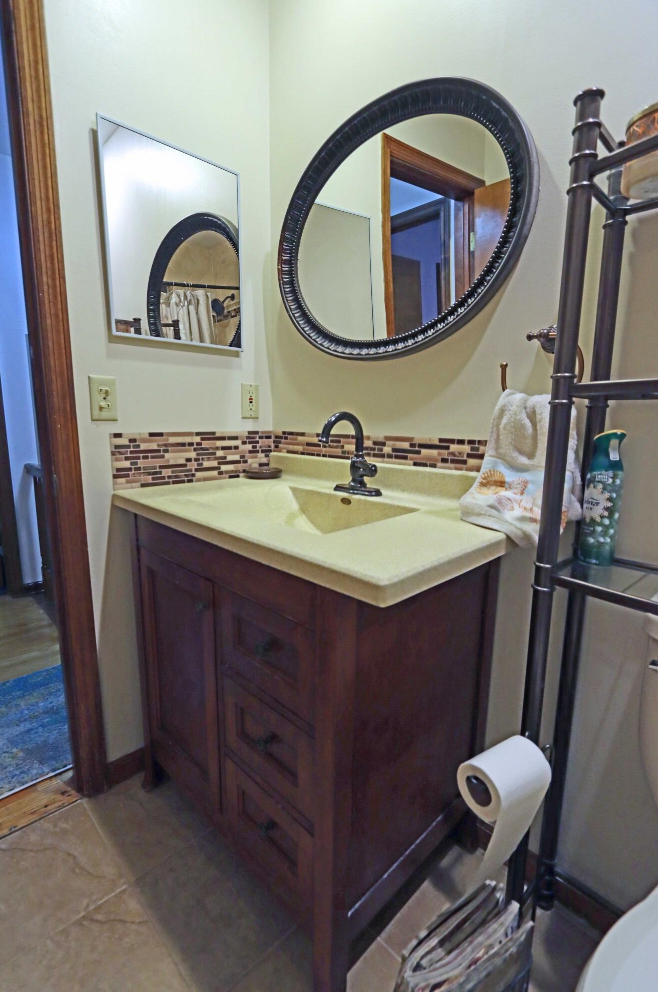 1705 Lynnhurst Rd, Columbus OH 43229-2641 exterior