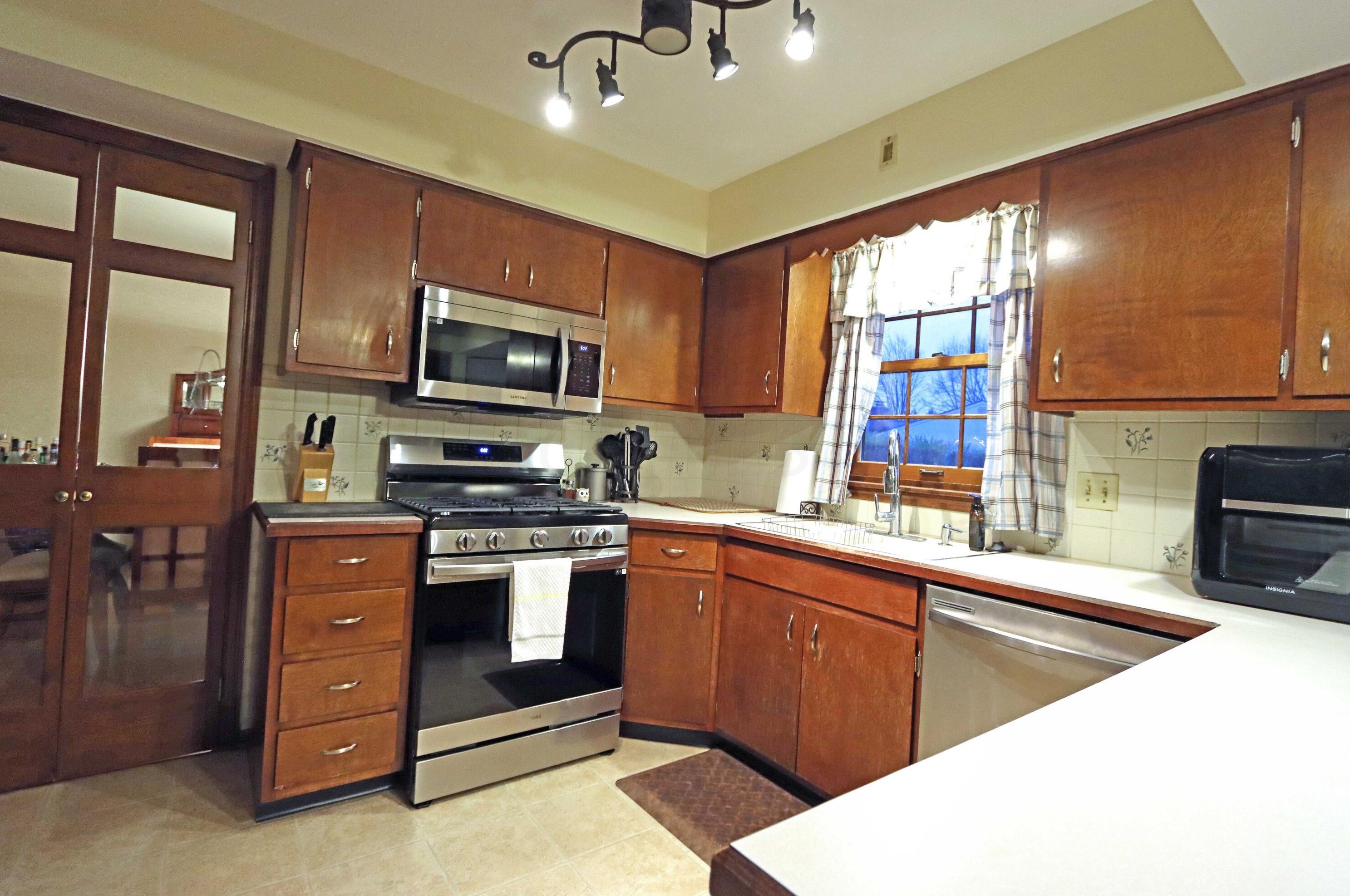 1705 Lynnhurst Rd, Columbus OH 43229-2641 exterior