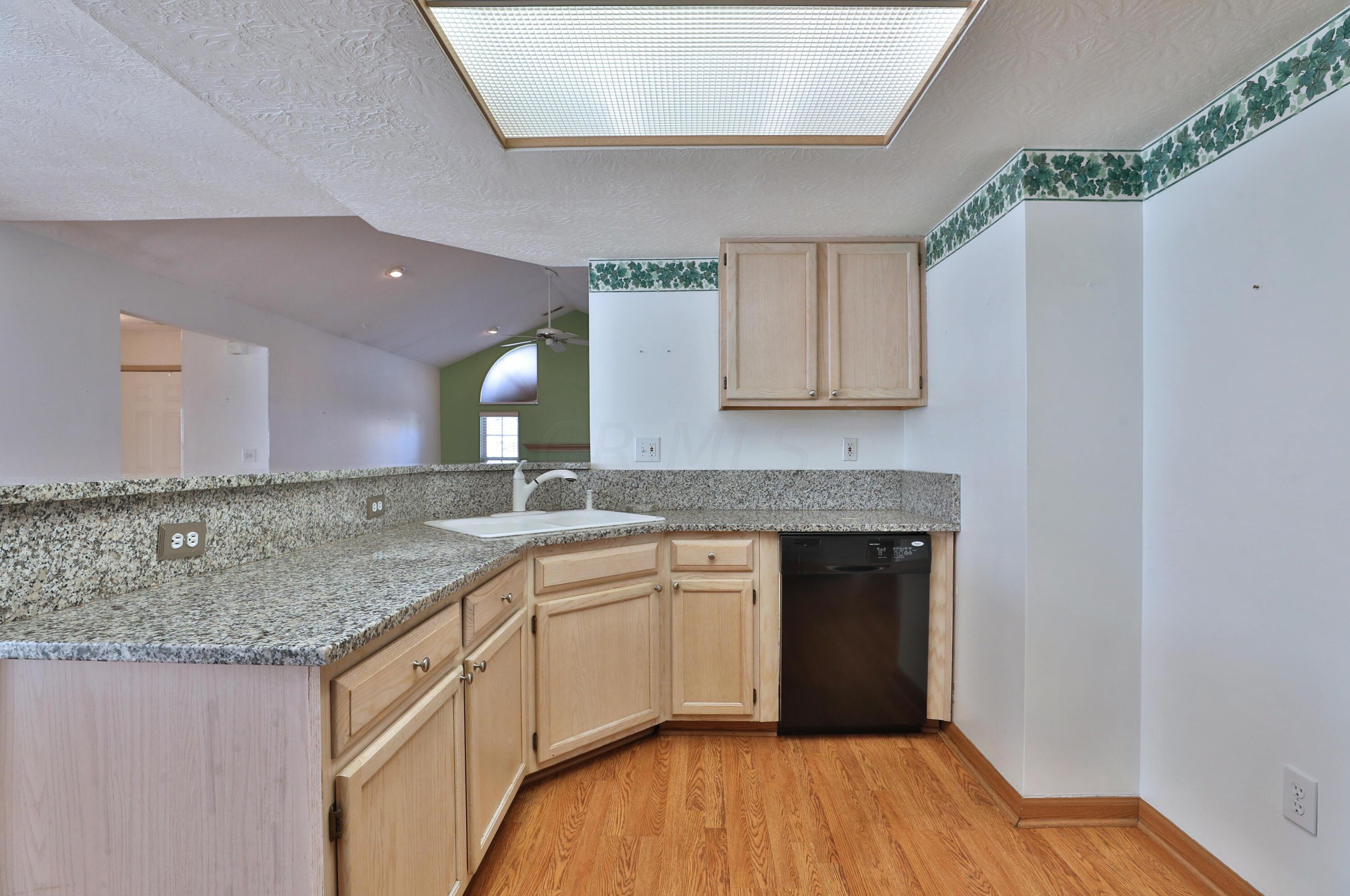 997 Vlg Brk Way, Columbus OH 43235-5033 exterior