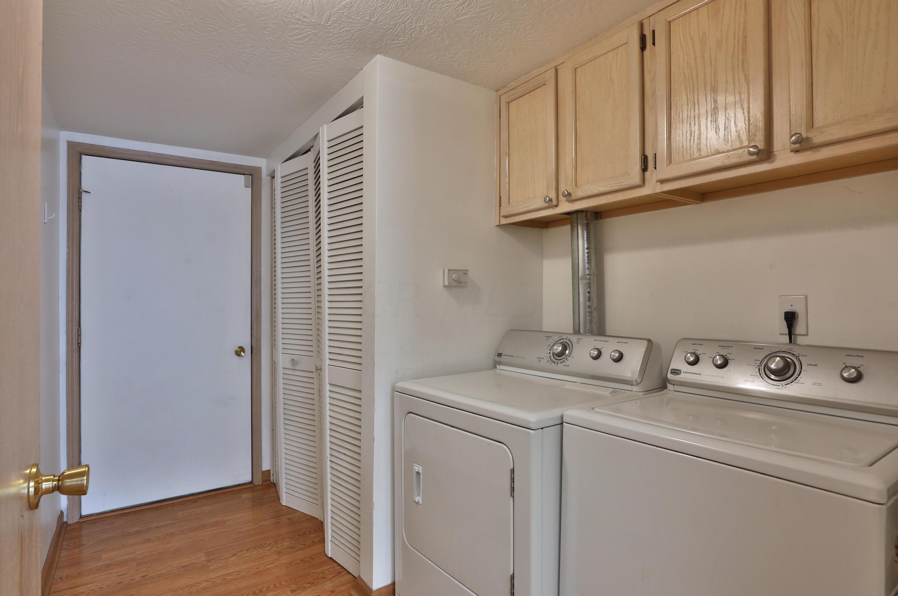 997 Vlg Brk Way, Columbus OH 43235-5033 exterior