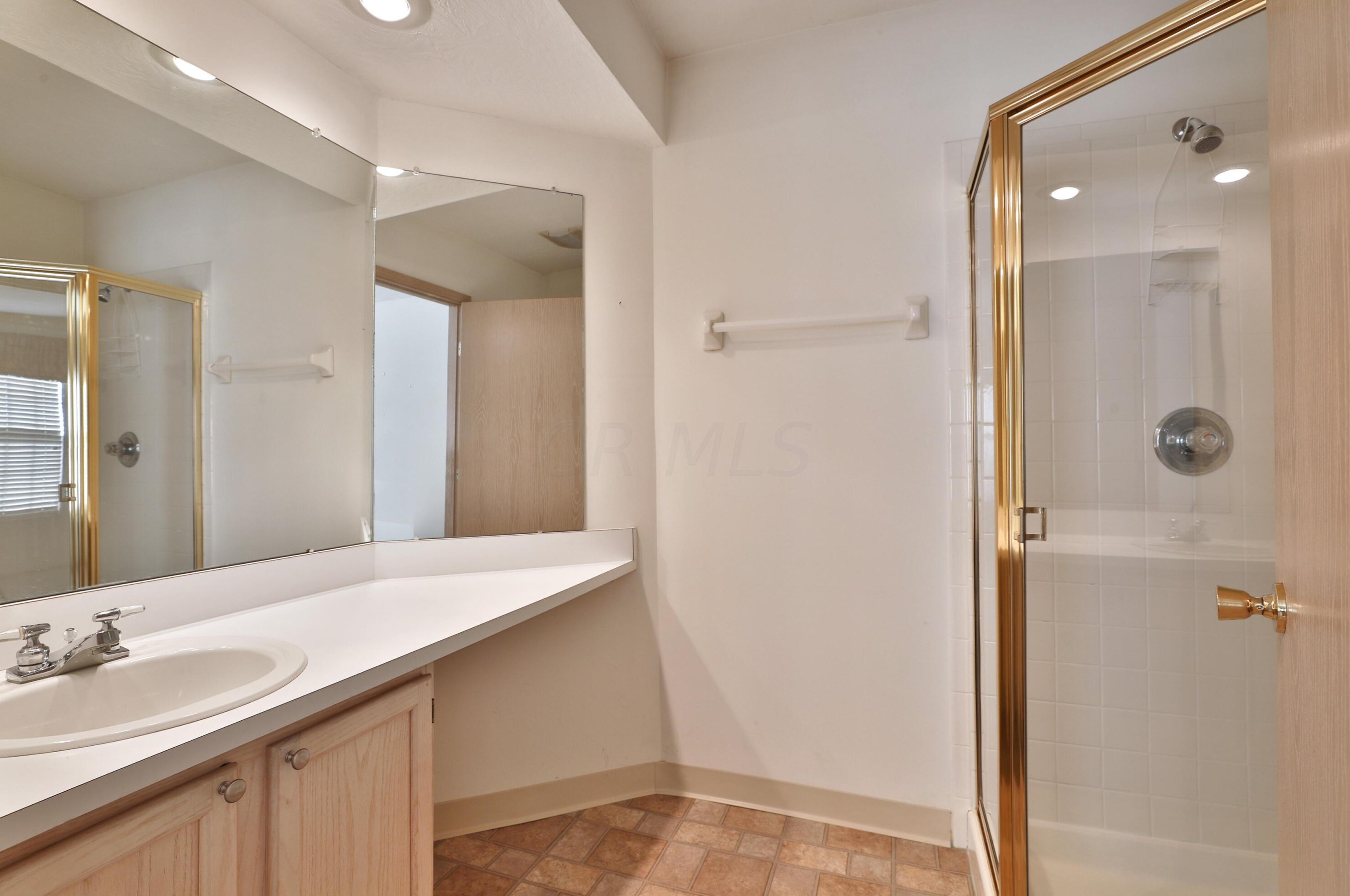 997 Vlg Brk Way, Columbus OH 43235-5033 exterior