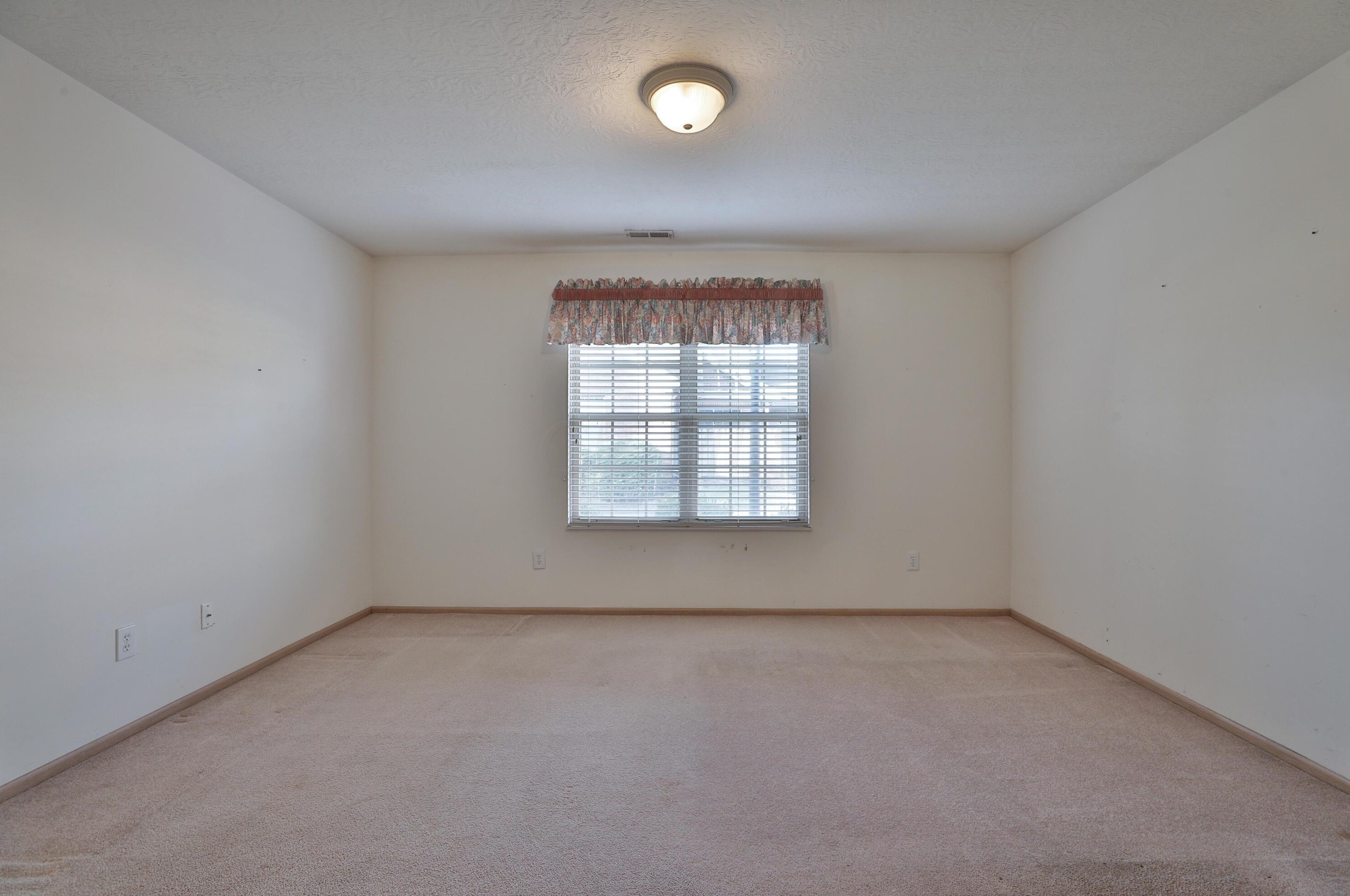 997 Vlg Brk Way, Columbus OH 43235-5033 exterior