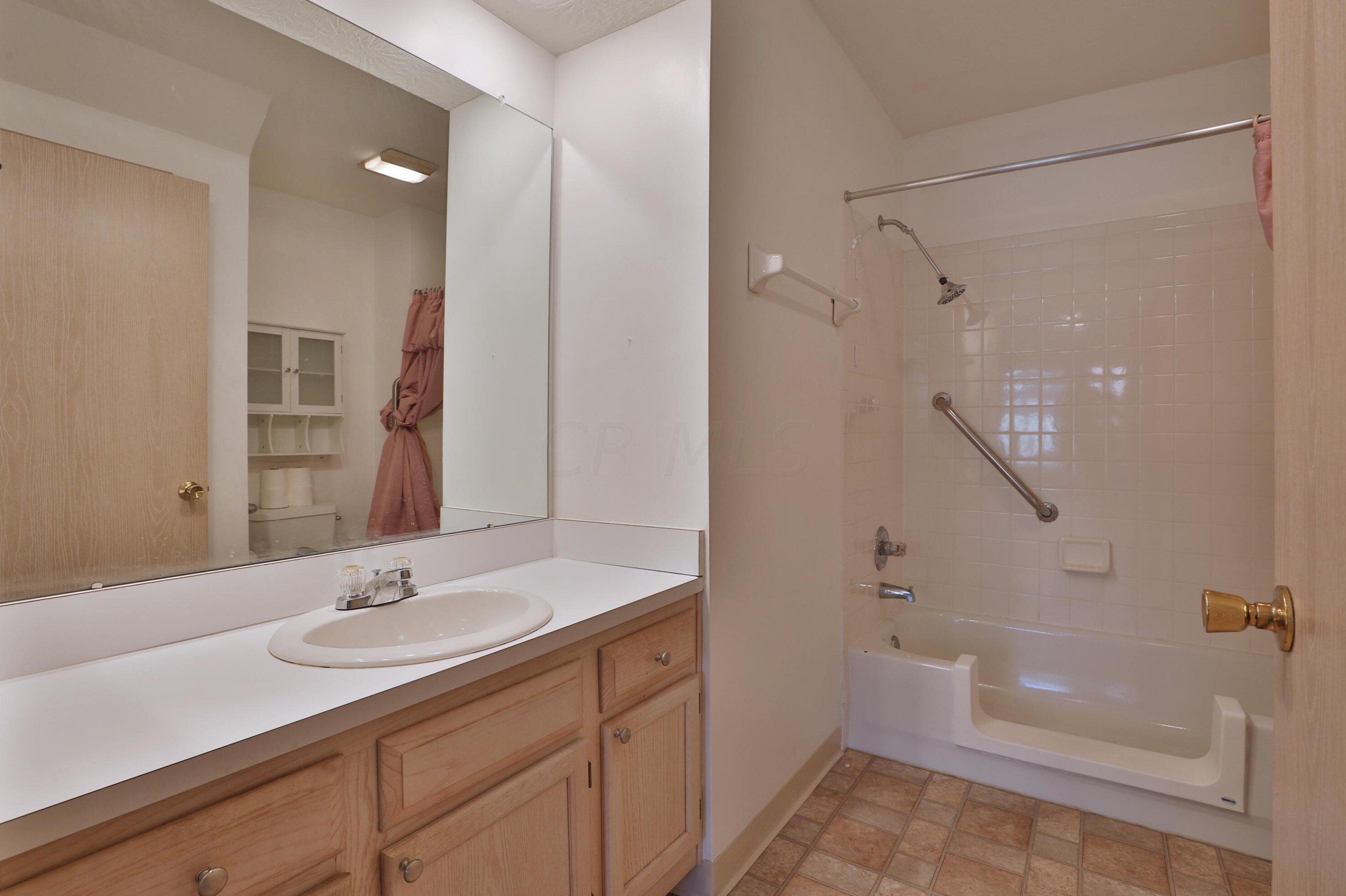 997 Vlg Brk Way, Columbus OH 43235-5033 exterior