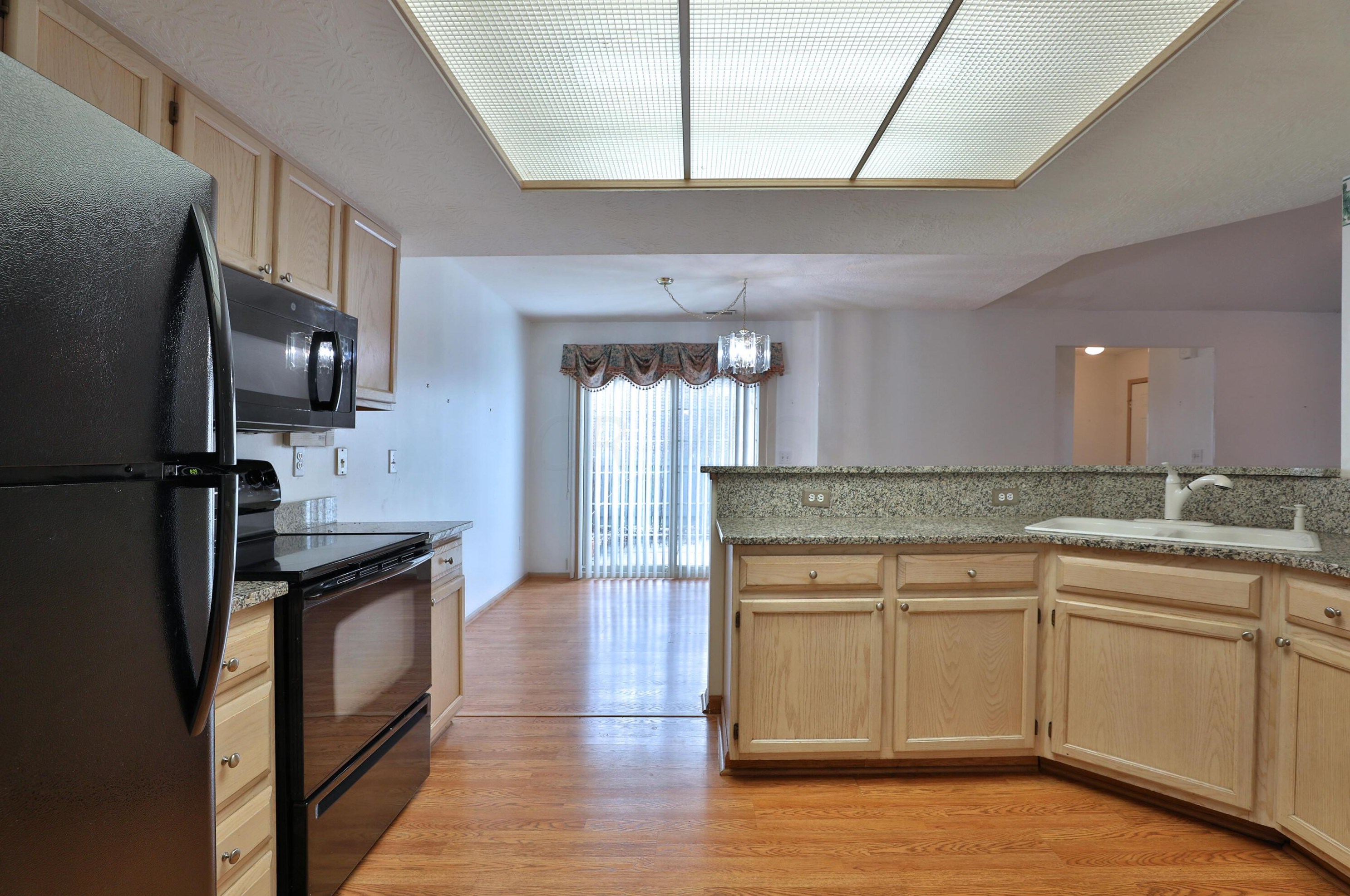 997 Vlg Brk Way, Columbus OH 43235-5033 exterior