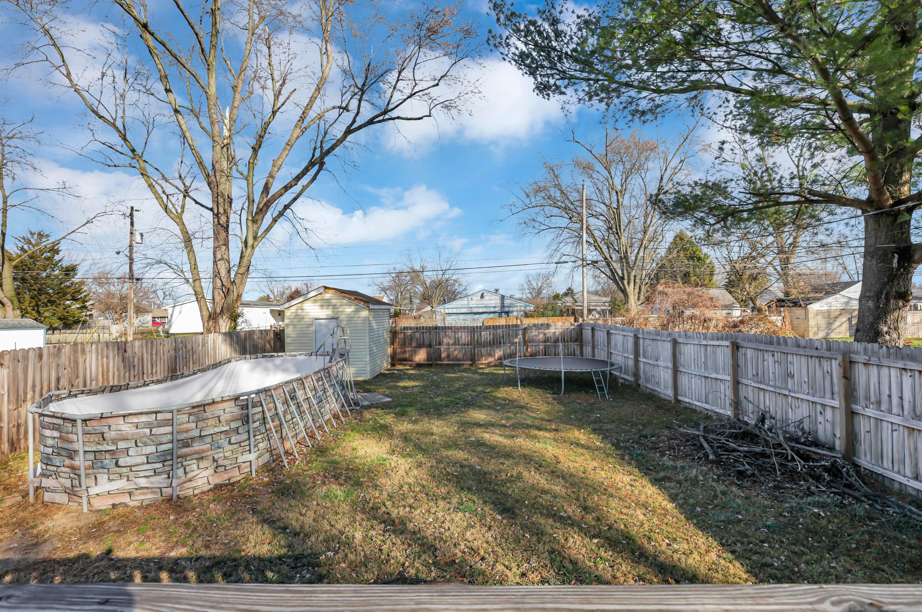 1722 Laurel Ave, Columbus OH 43223-2821 exterior