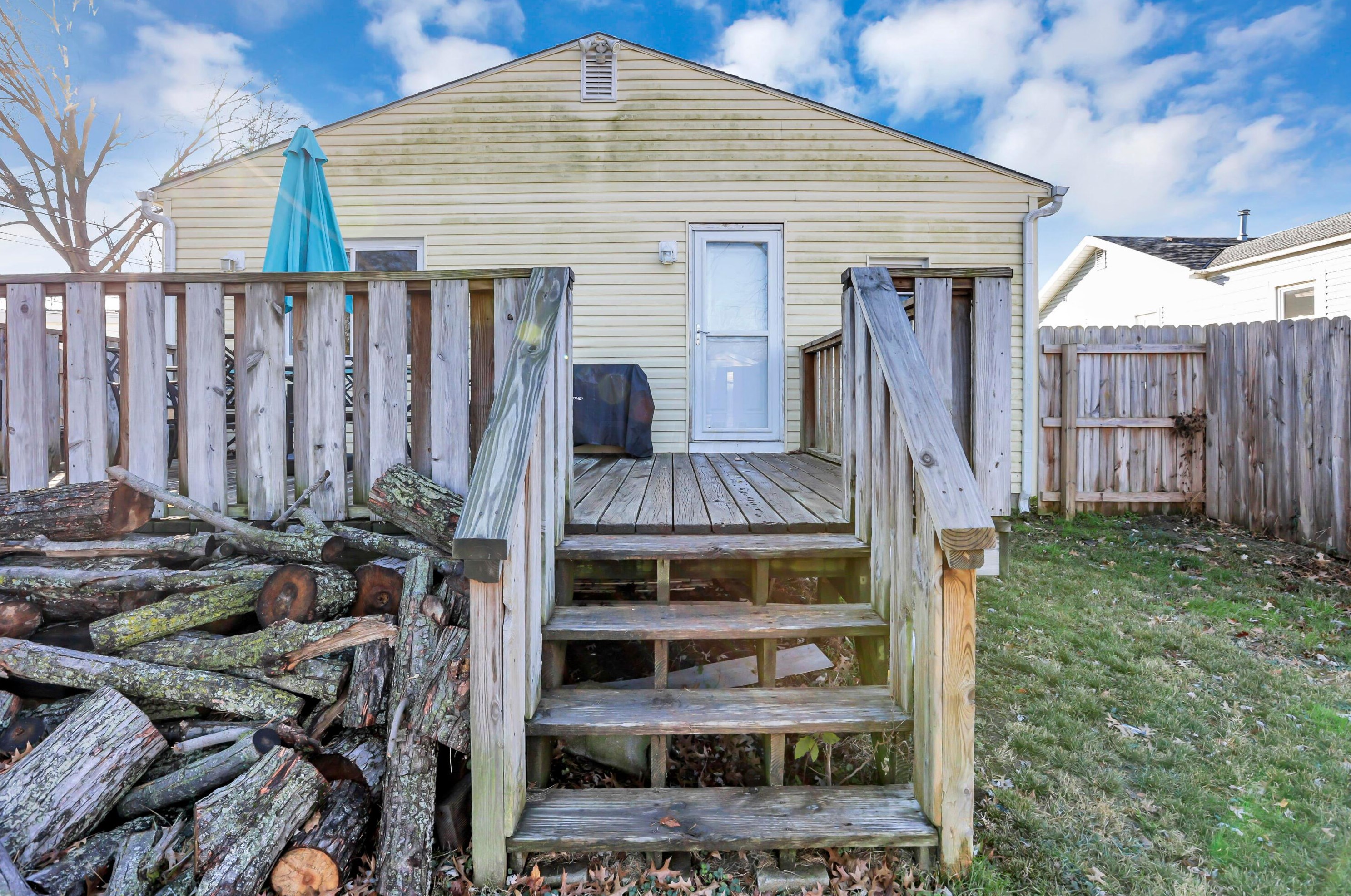 1722 Laurel Ave, Columbus OH 43223-2821 exterior