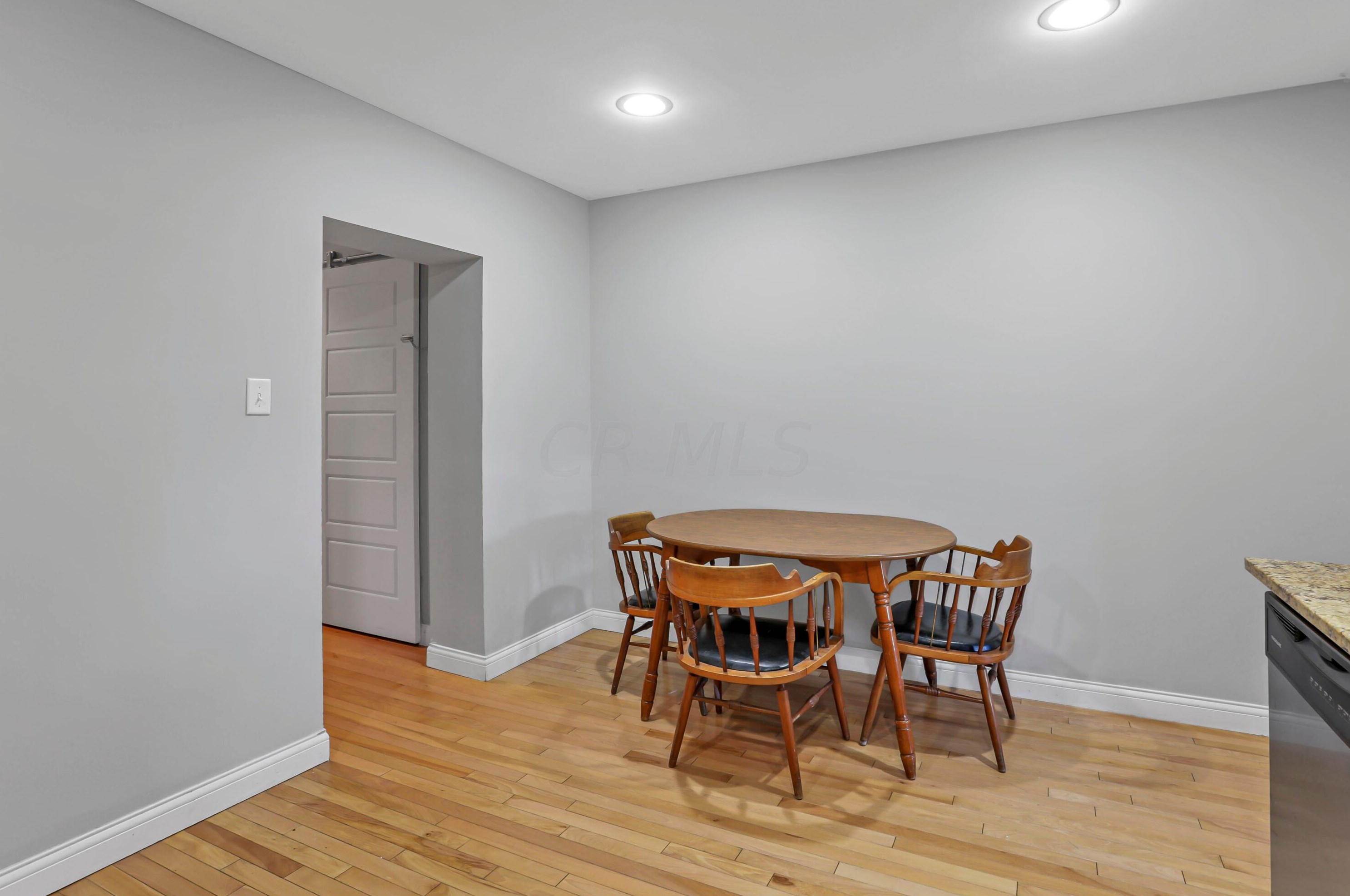 1722 Laurel Ave, Columbus OH 43223-2821 exterior