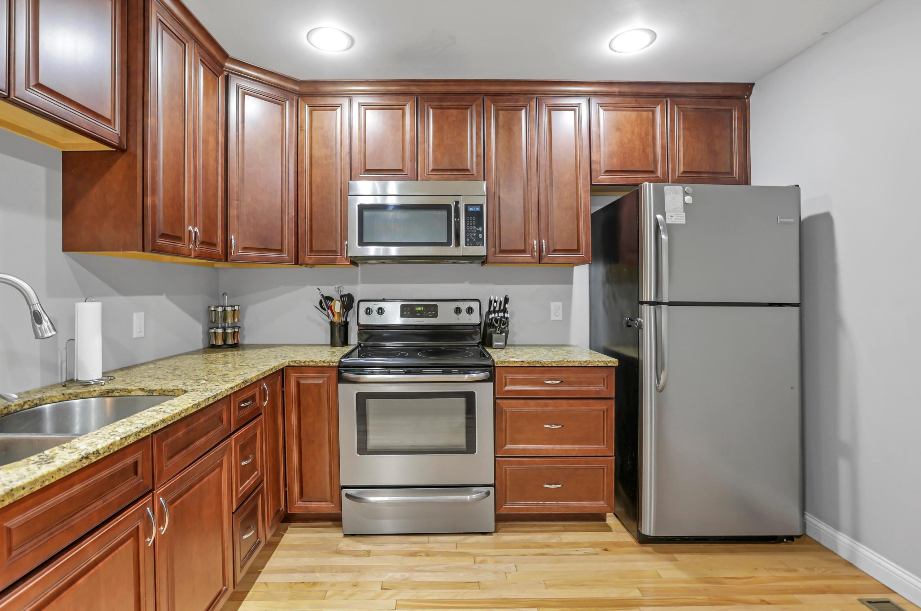 1722 Laurel Ave, Columbus OH 43223-2821 exterior