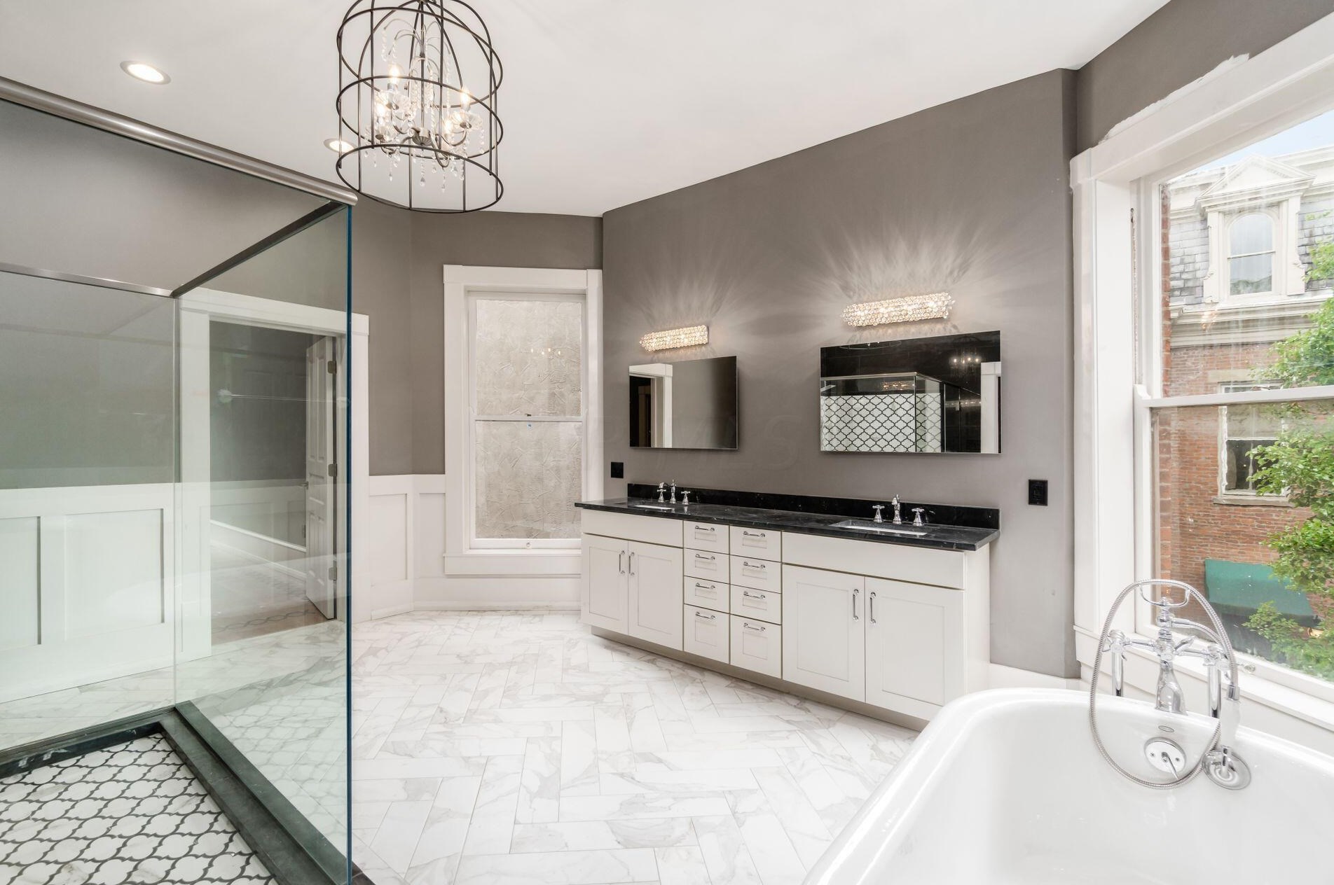 390 Town St, Columbus OH 43215-4838 exterior