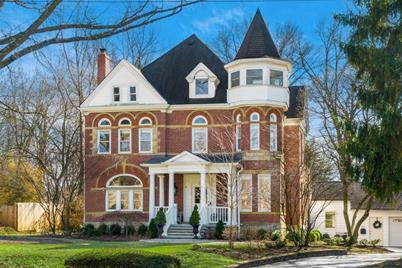 215 E North Broadway - Photo 1