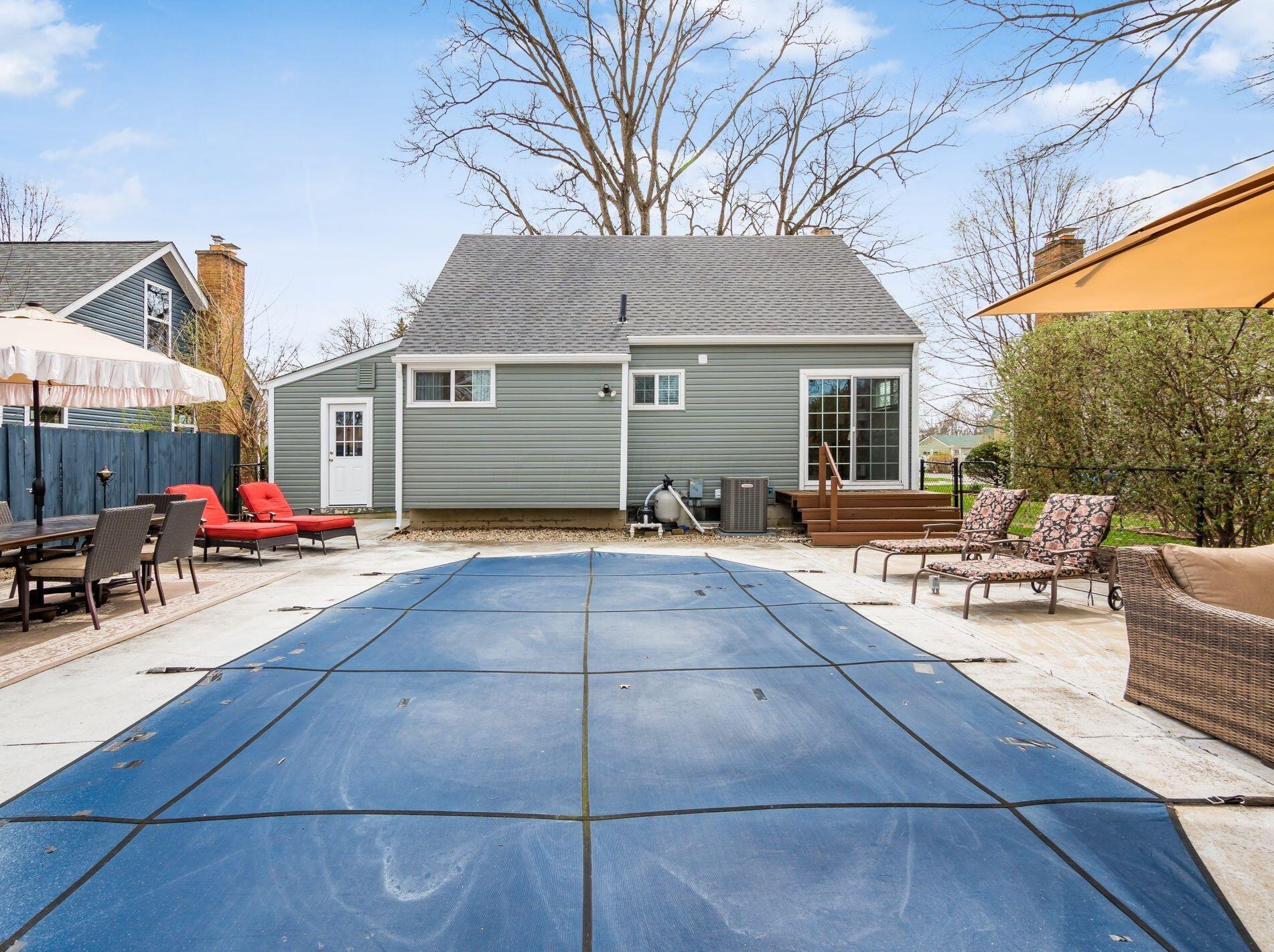 2170 Ridgecliff Rd, Columbus OH  43221-1820 exterior