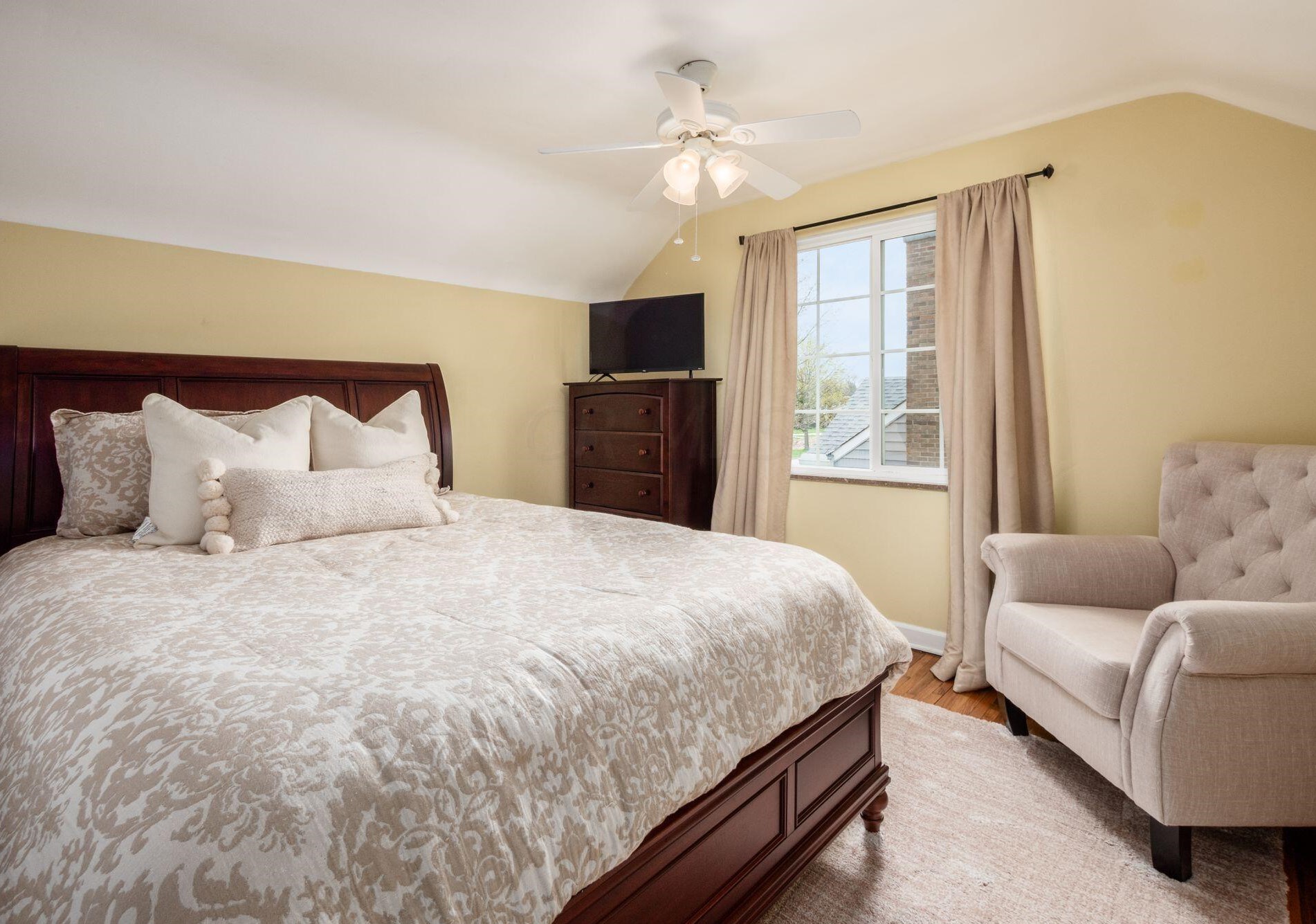 2170 Ridgecliff Rd, Columbus OH  43221-1820 exterior