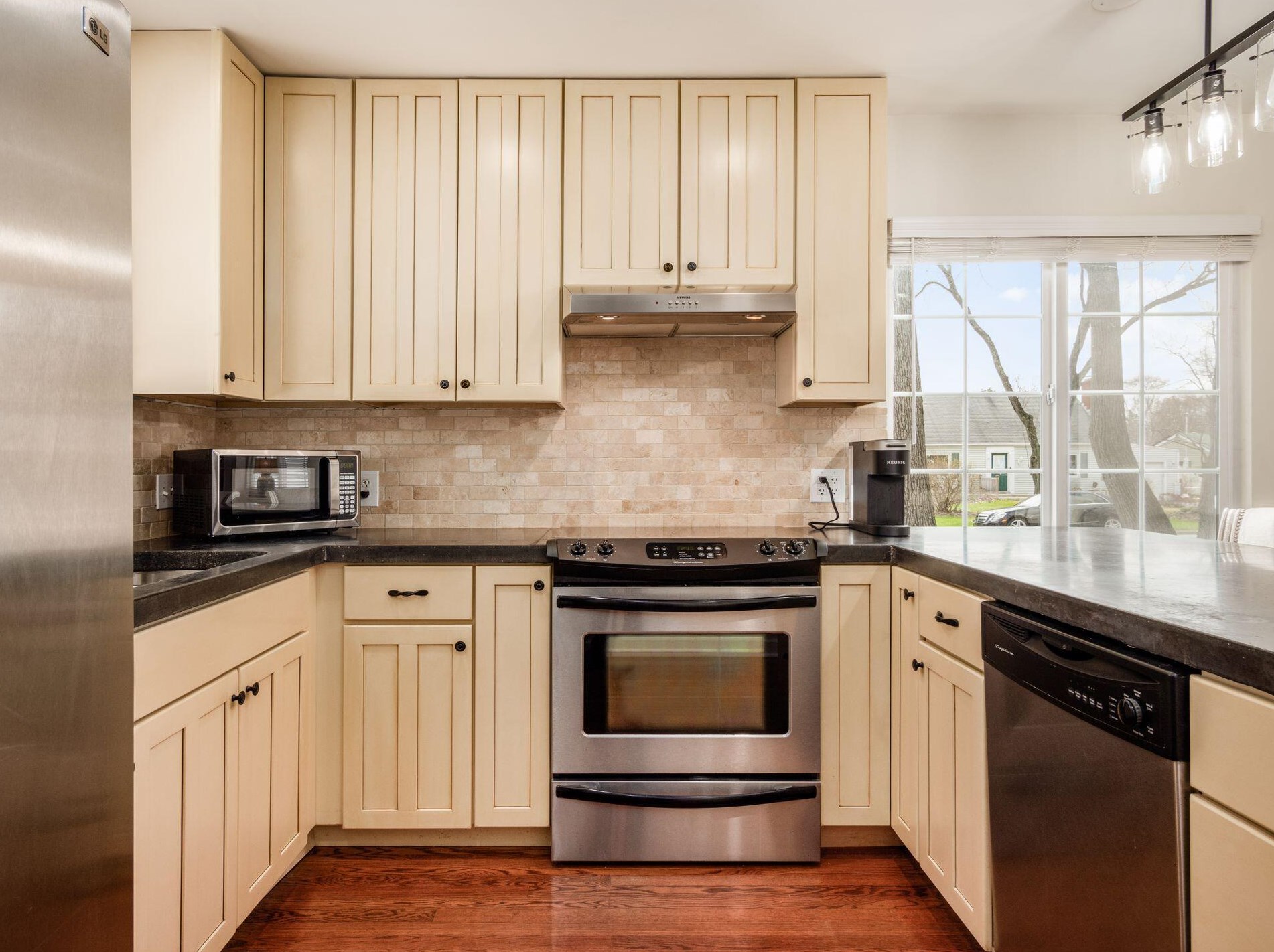 2170 Ridgecliff Rd, Columbus OH  43221-1820 exterior