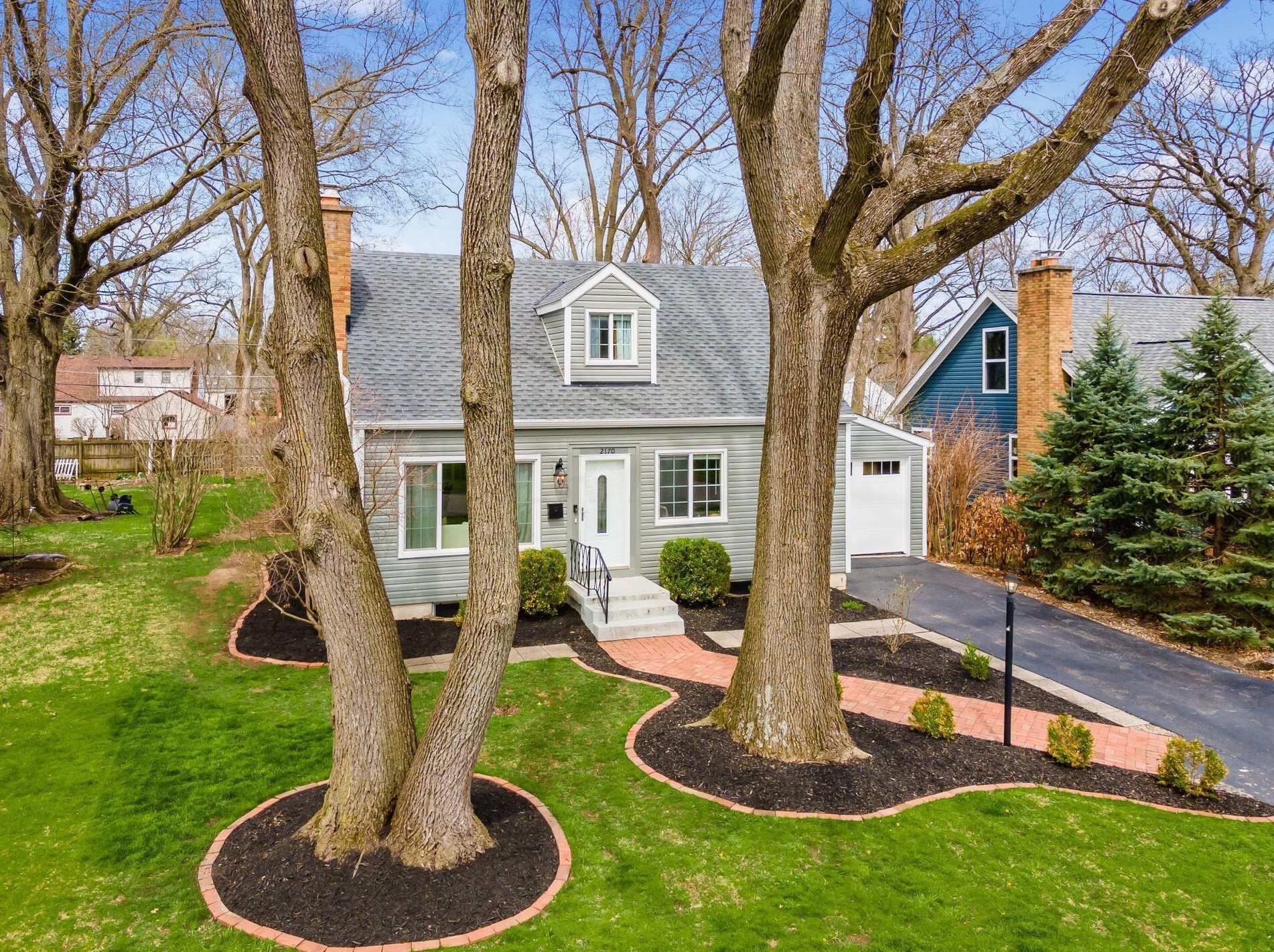 2170 Ridgecliff Rd, Columbus OH  43221-1820 exterior