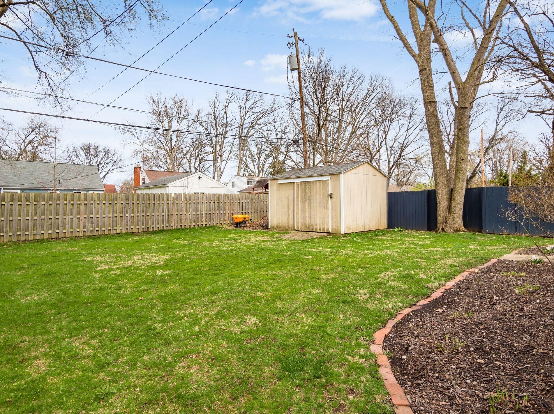 2170 Ridgecliff Rd, Columbus OH  43221-1820 exterior