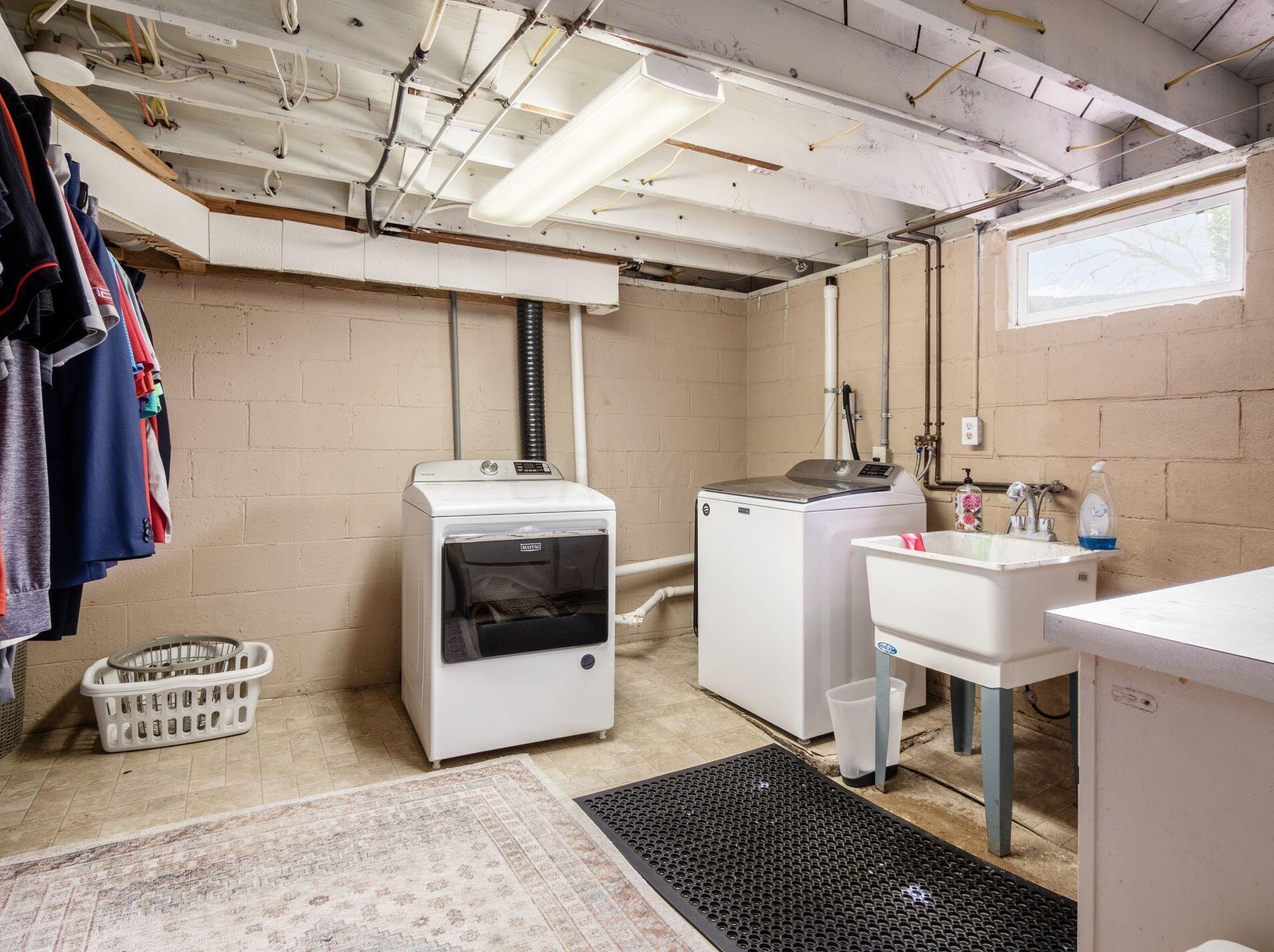 2170 Ridgecliff Rd, Columbus OH  43221-1820 exterior