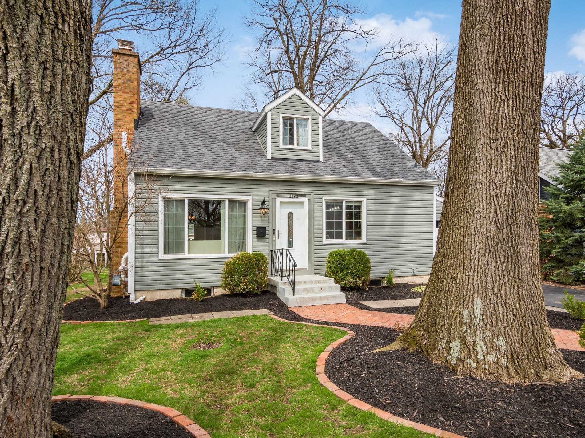 2170 Ridgecliff Rd, Columbus OH  43221-1820 exterior