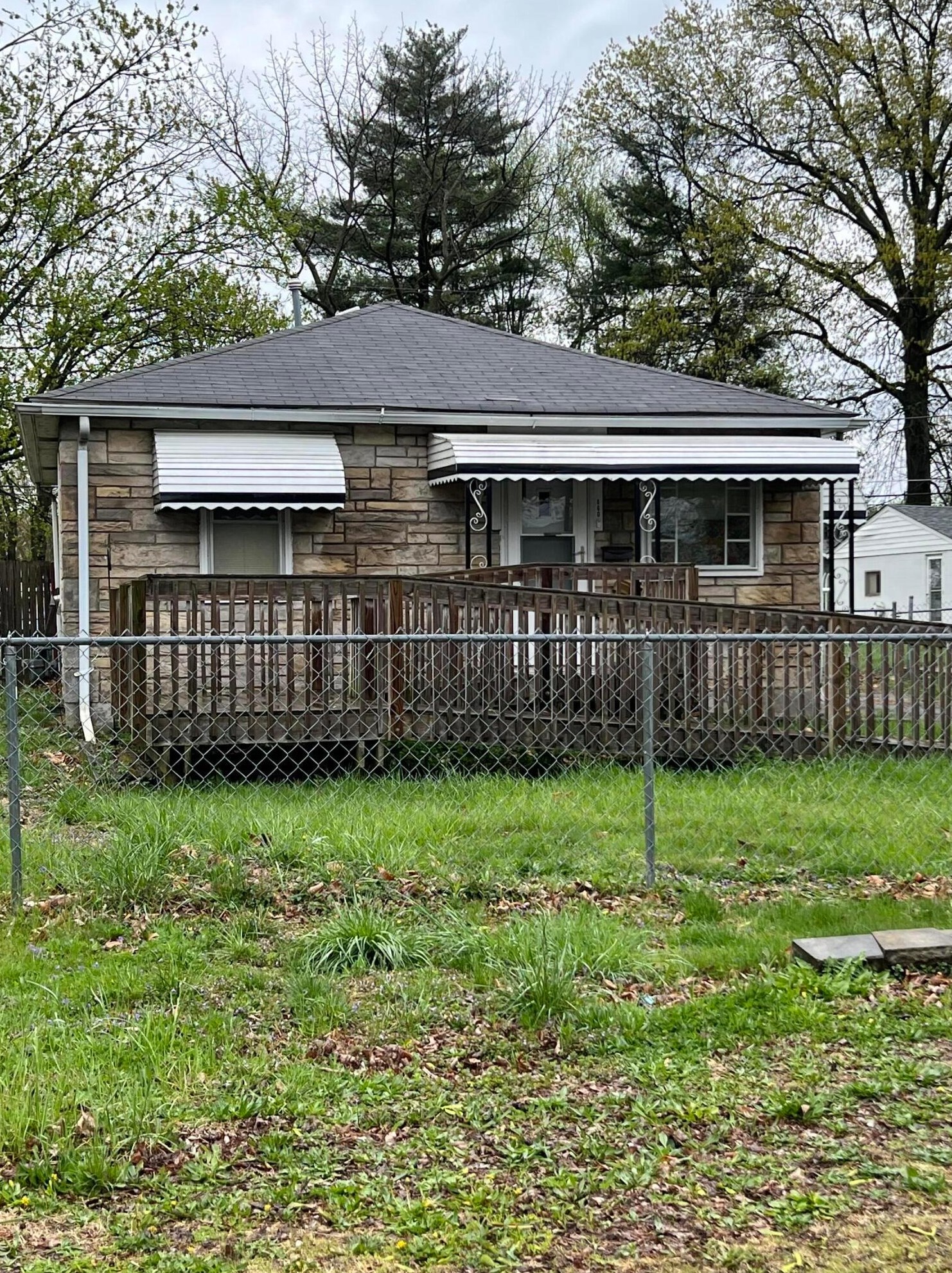 860 Westphal Ave, Columbus OH  43213-3047 exterior
