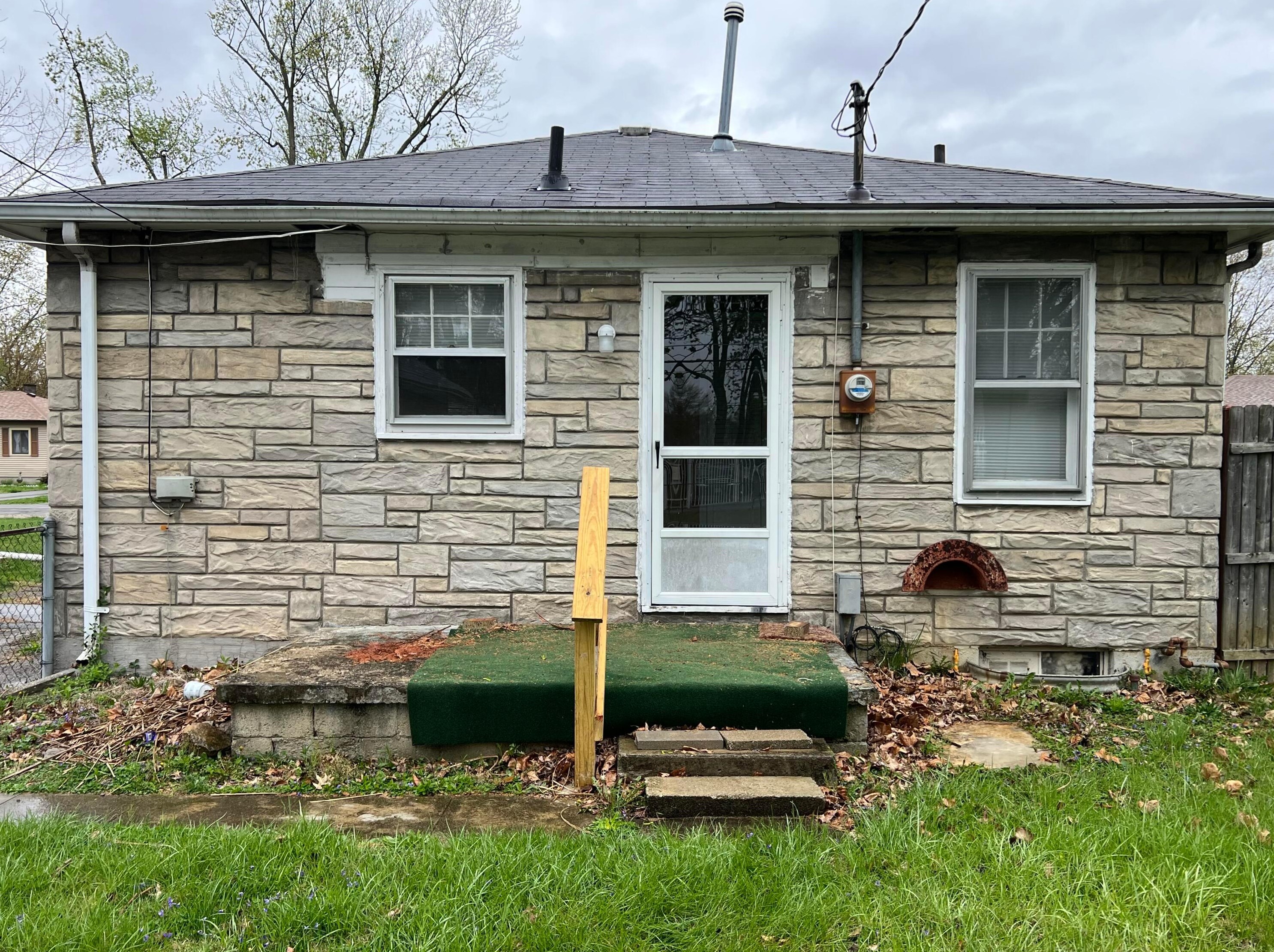 860 Westphal Ave, Columbus OH  43213-3047 exterior