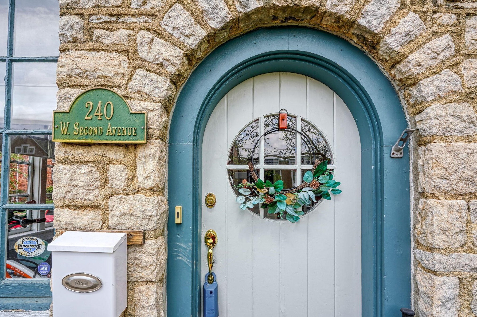 240 2nd Ave, Columbus OH  43201-5401 exterior