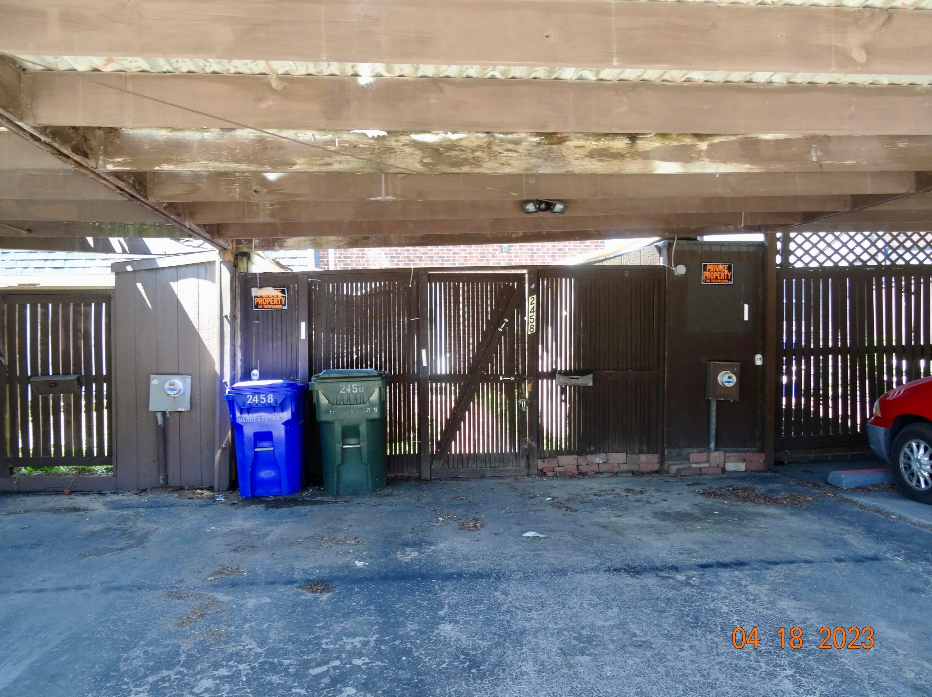 2458 Hardesty Dr, Columbus OH  43204-5812 exterior