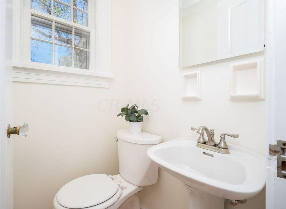 170 Jeffrey Pl, Columbus OH  43214-1704 exterior