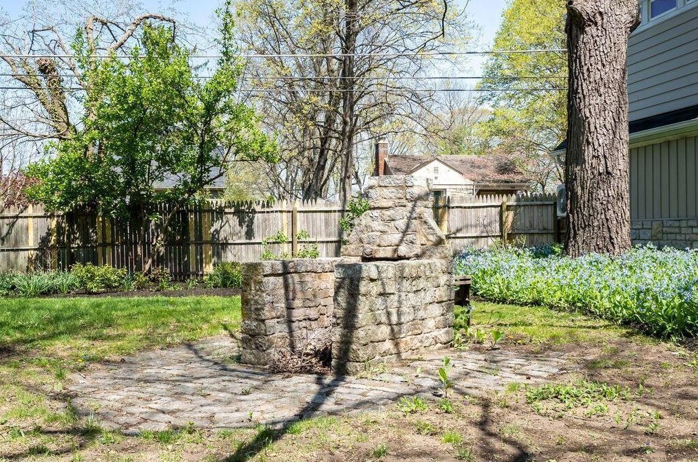 170 Jeffrey Pl, Columbus OH  43214-1704 exterior