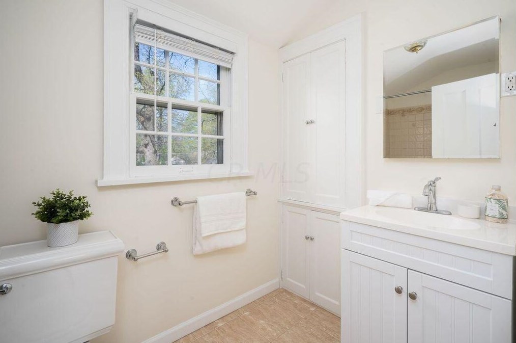 170 Jeffrey Pl, Columbus OH  43214-1704 exterior